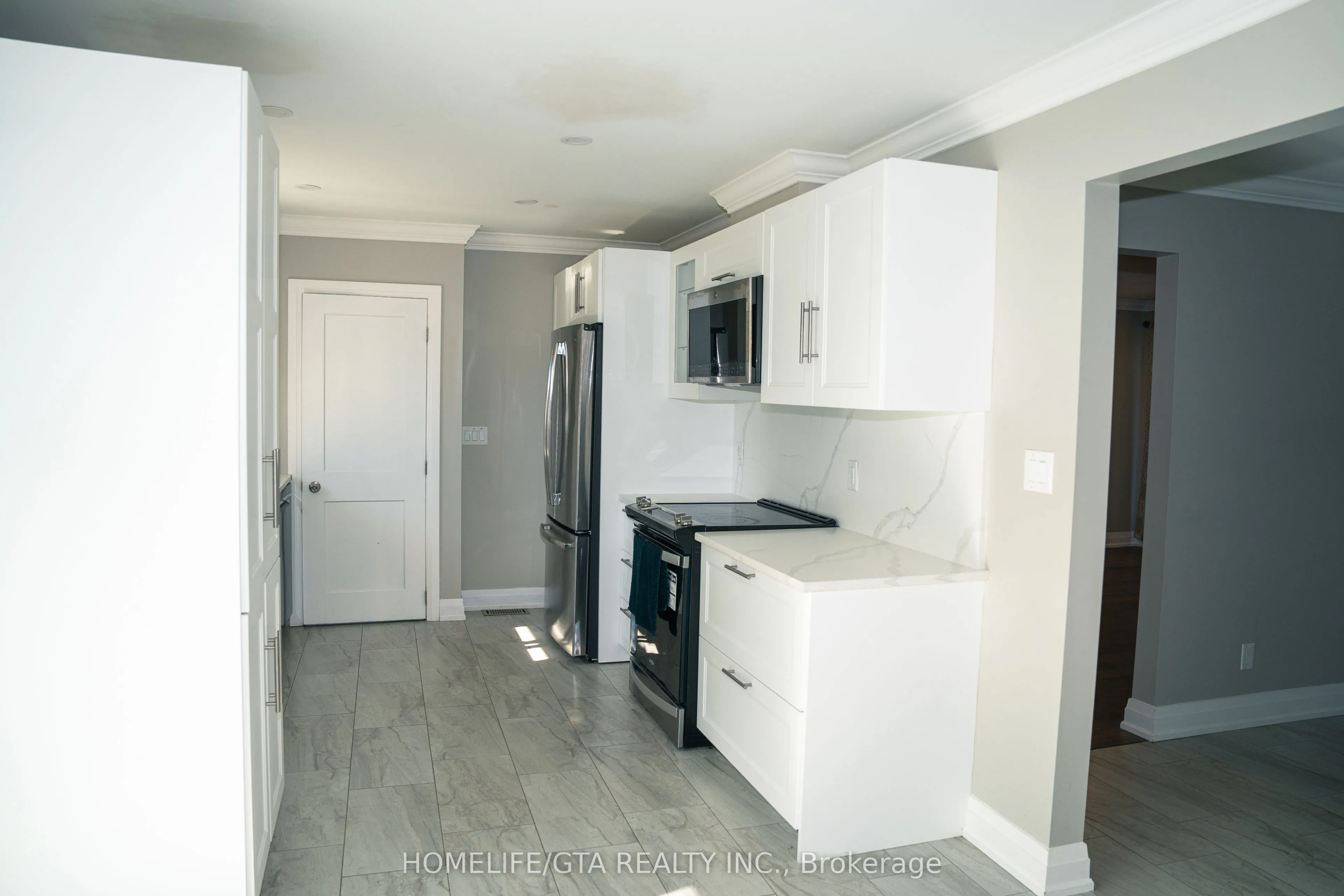445 Rossland Road W