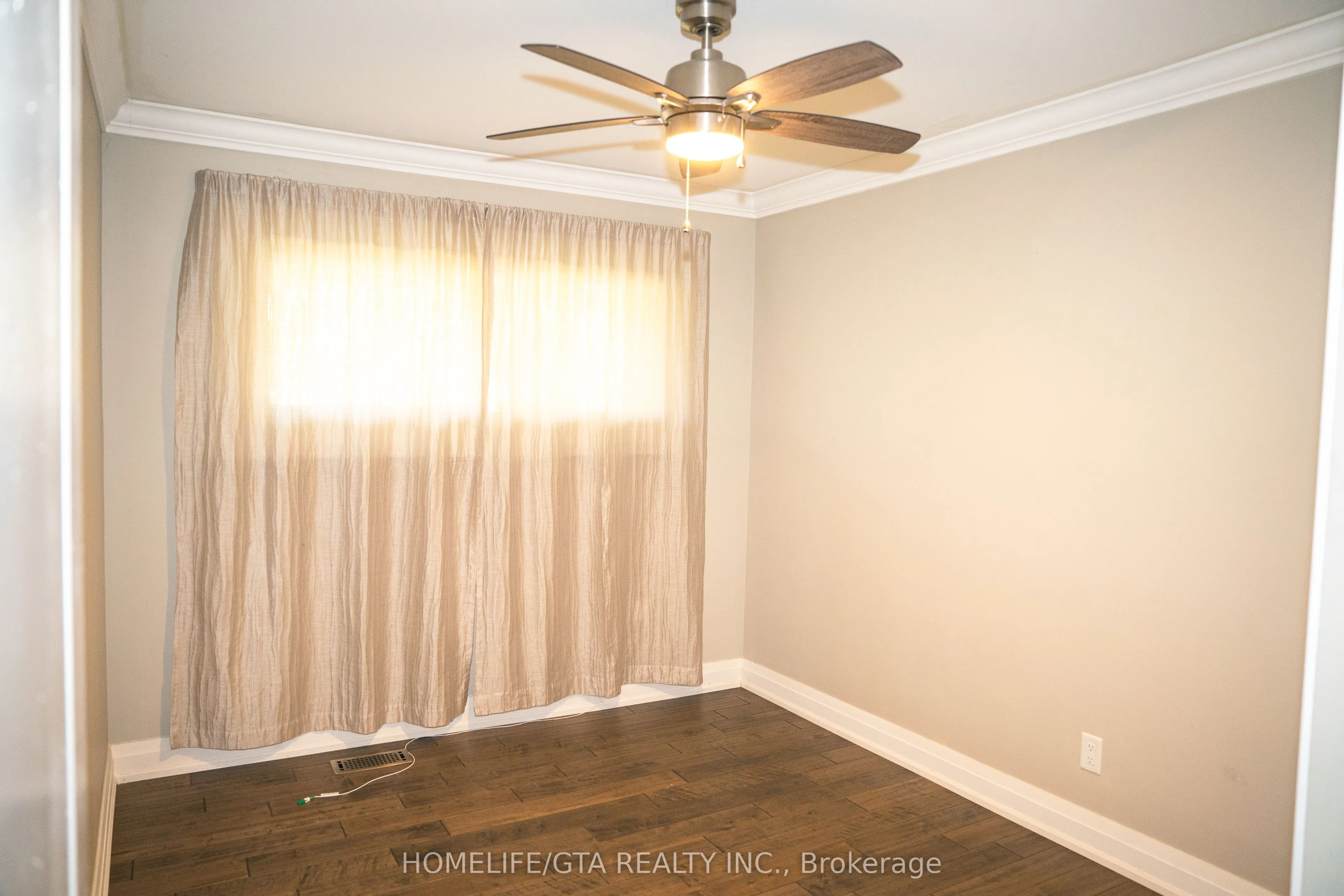445 Rossland Road W