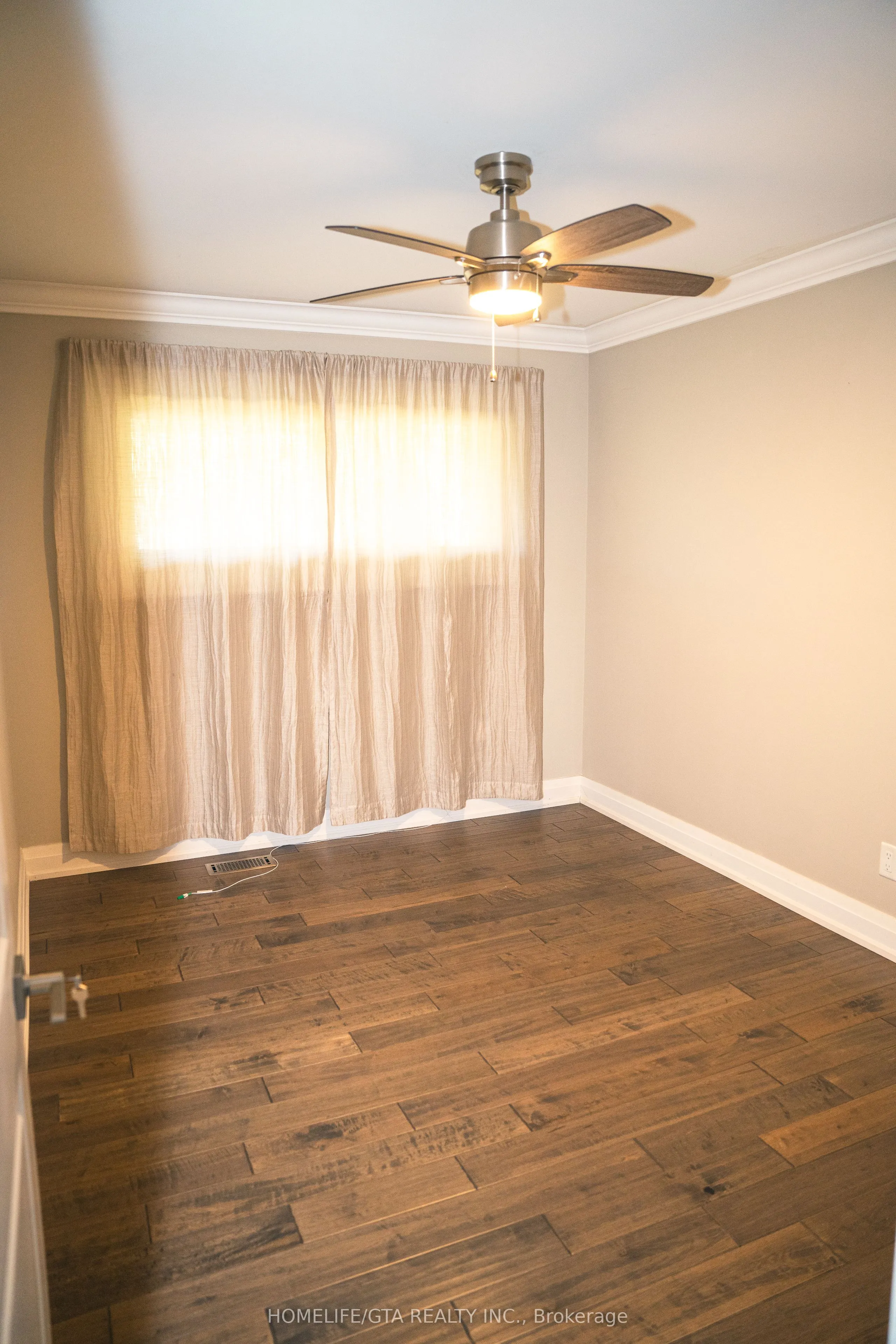 445 Rossland Road W