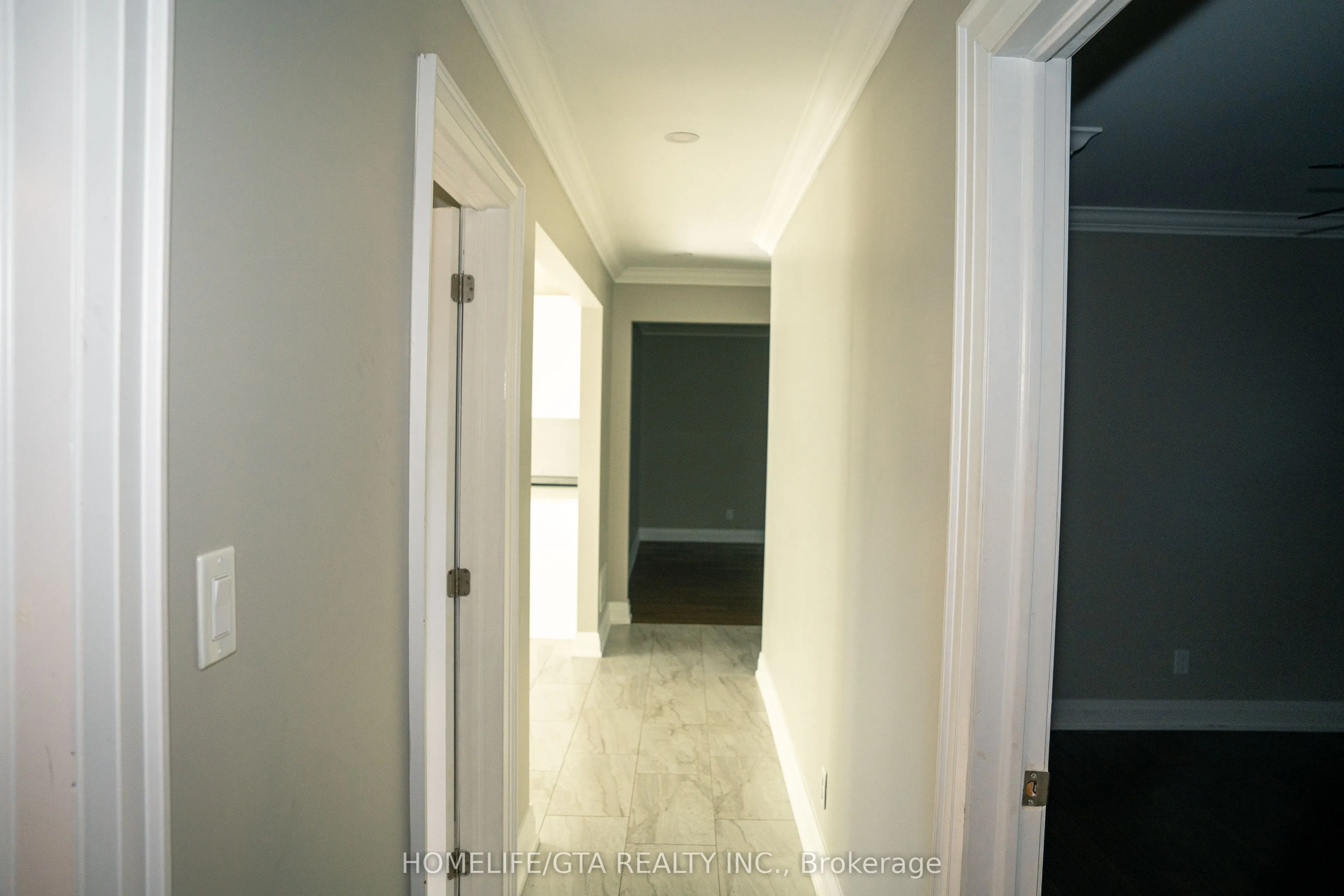 445 Rossland Road W