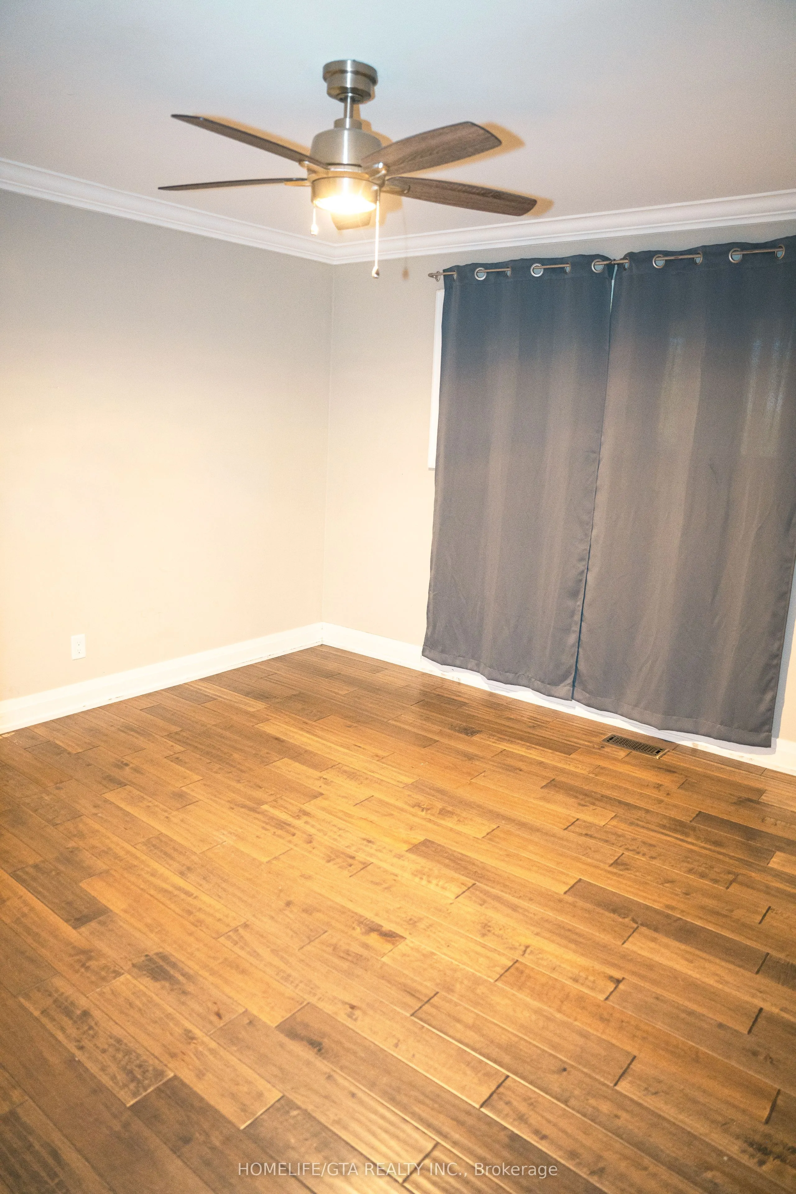 445 Rossland Road W