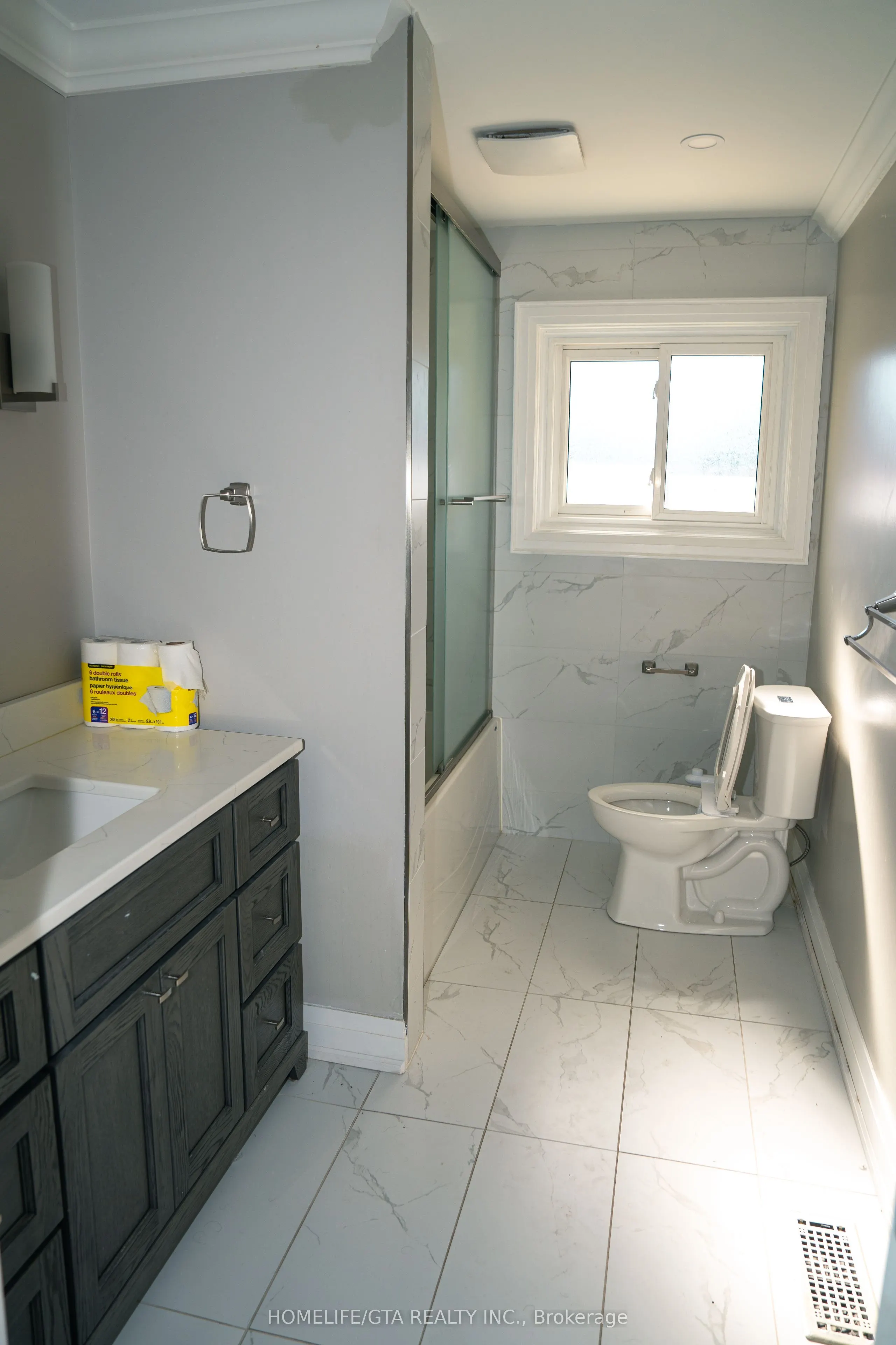 445 Rossland Road W