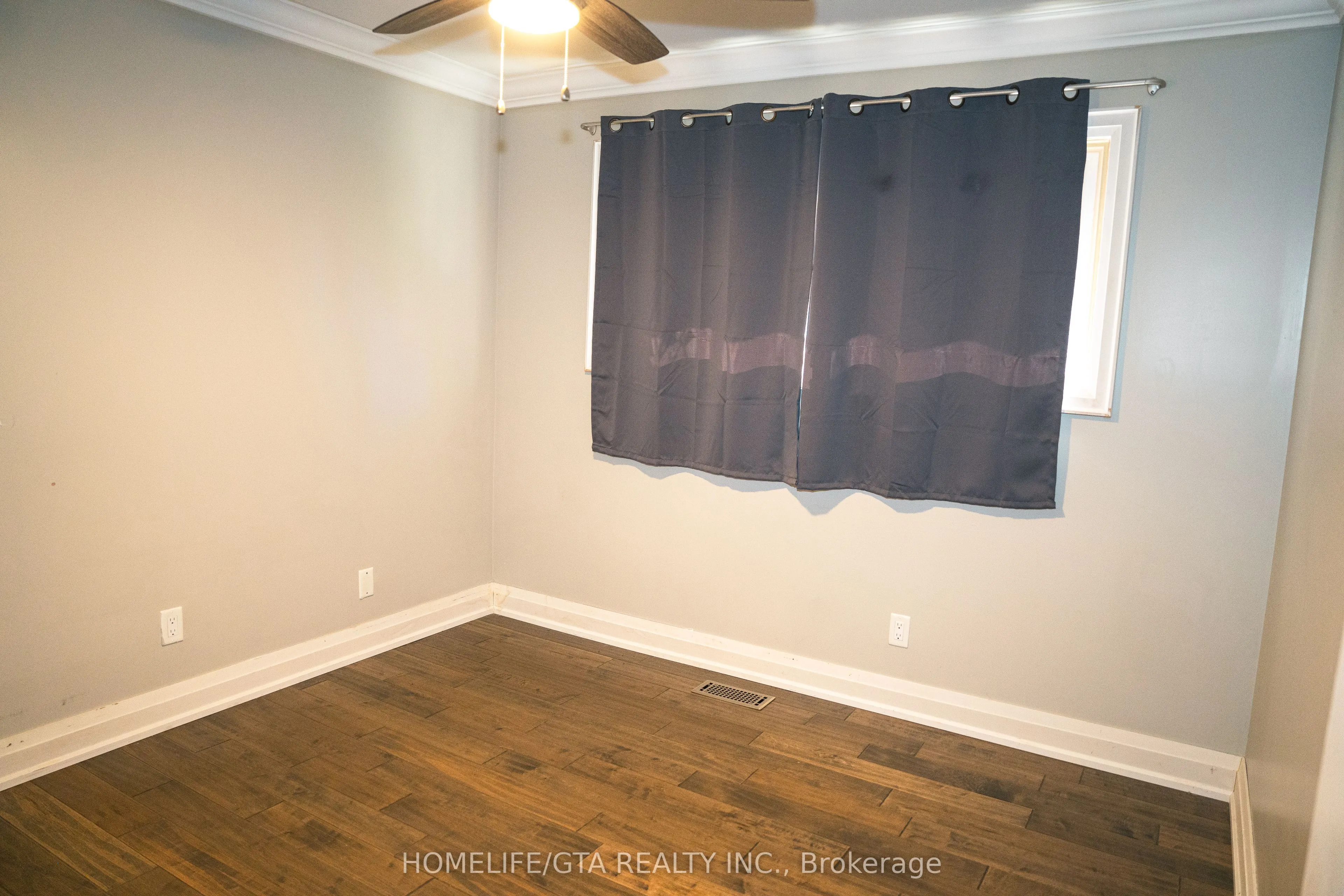 445 Rossland Road W