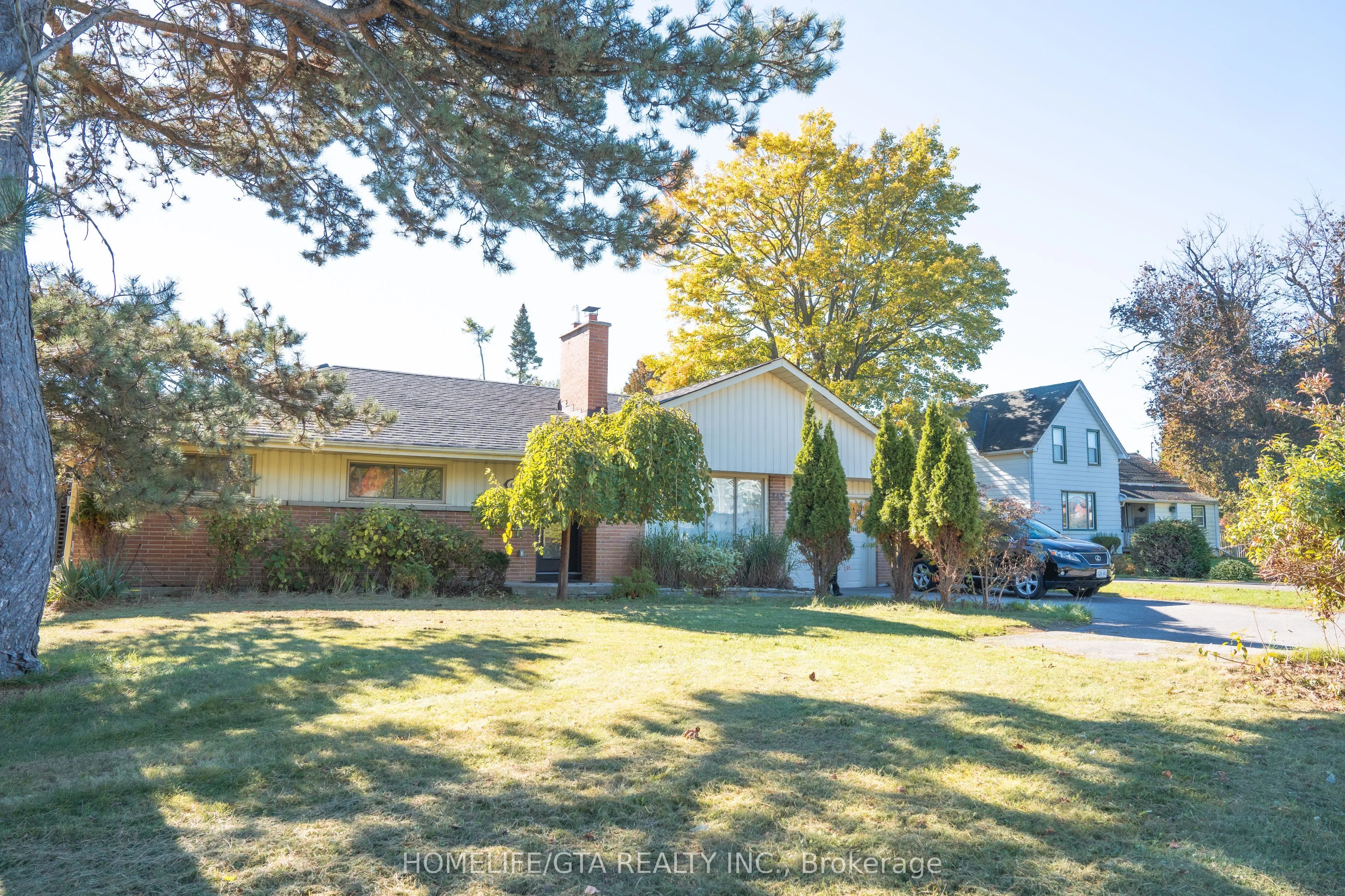 445 Rossland Road W