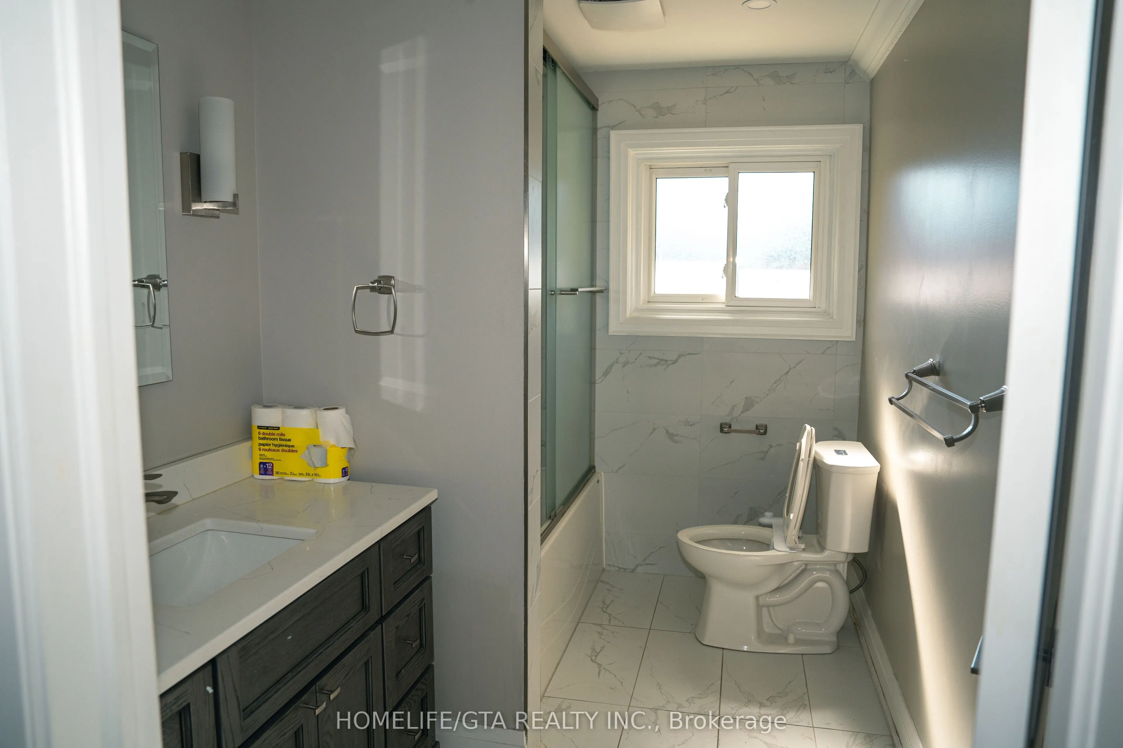 445 Rossland Road W