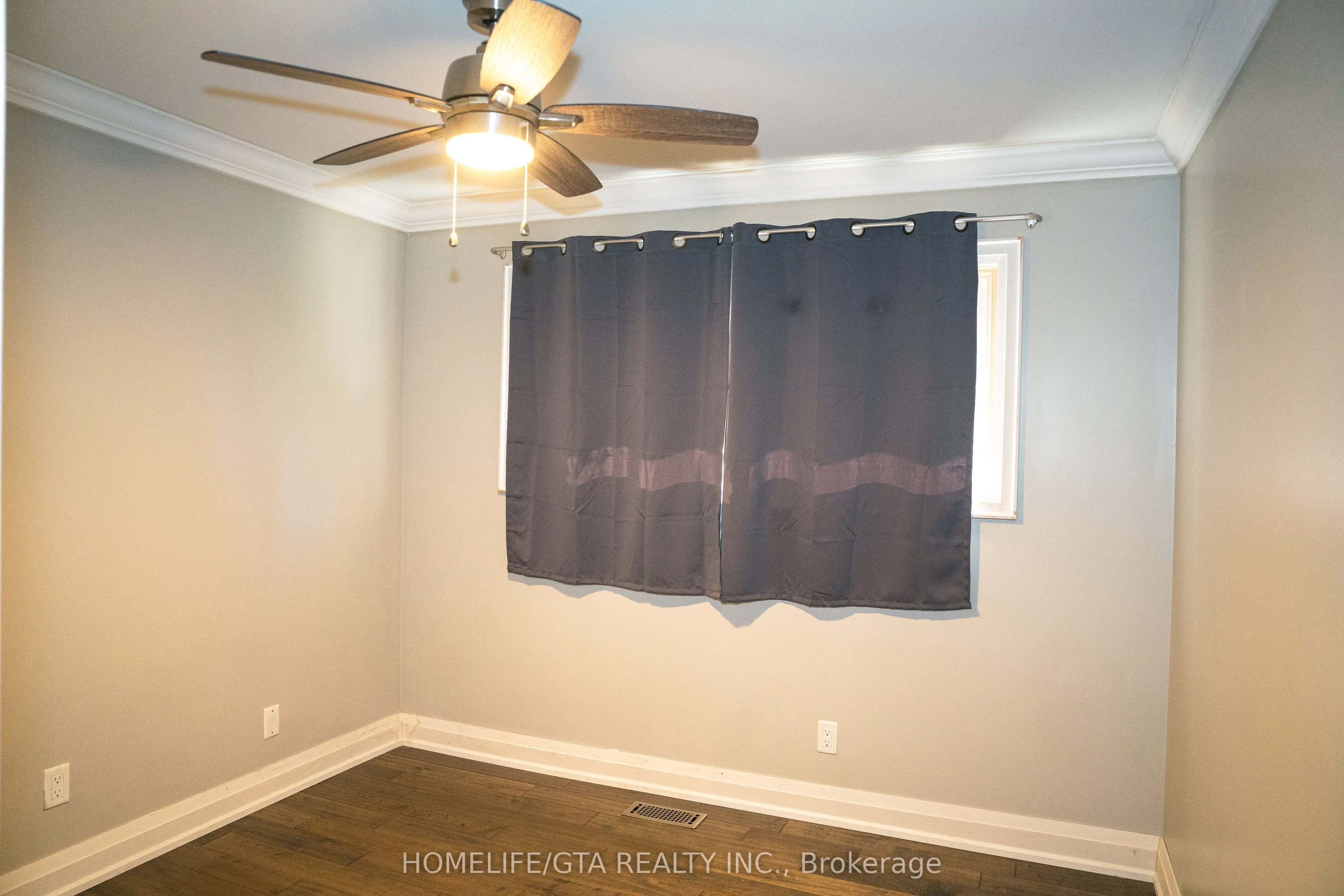 445 Rossland Road W