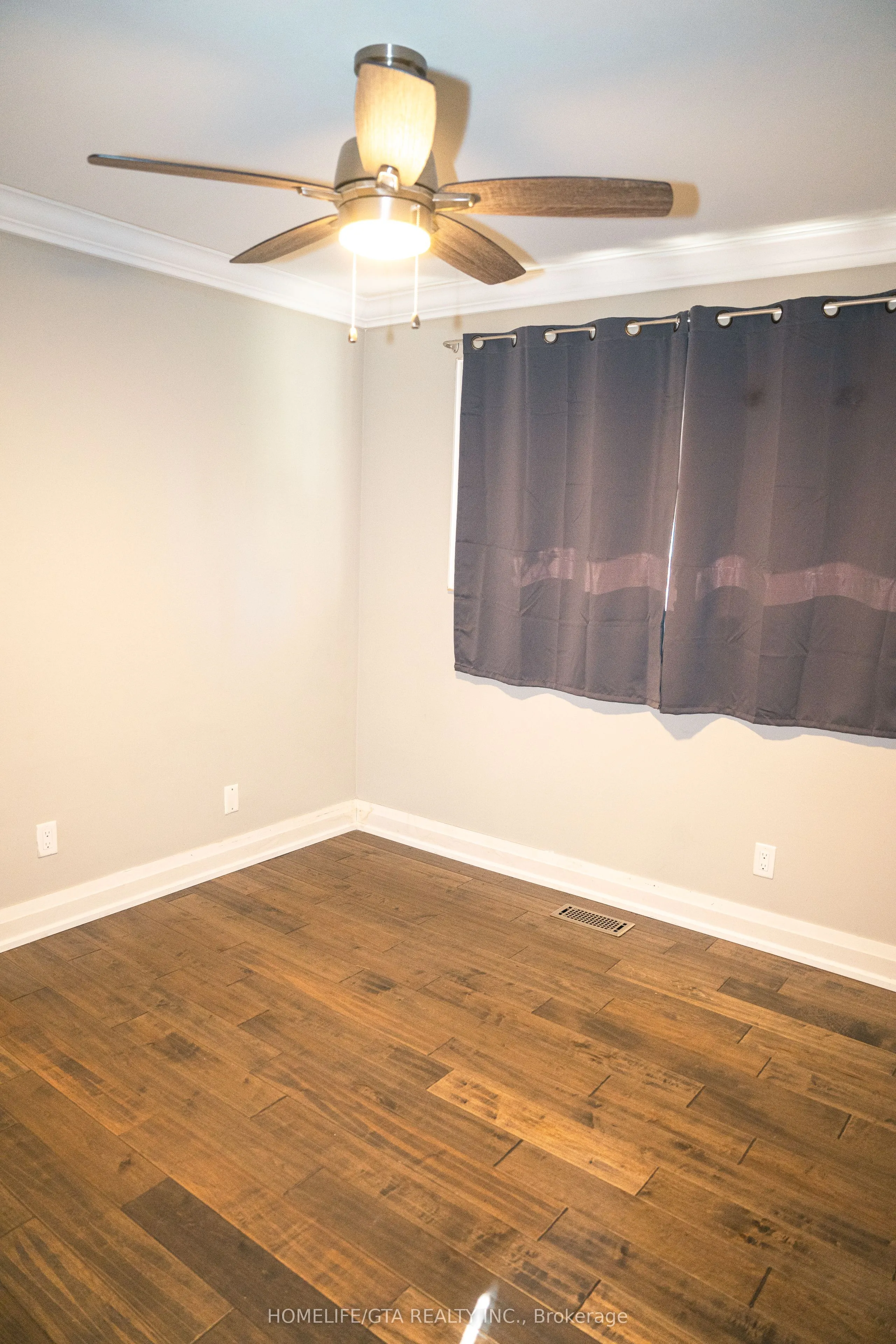 445 Rossland Road W