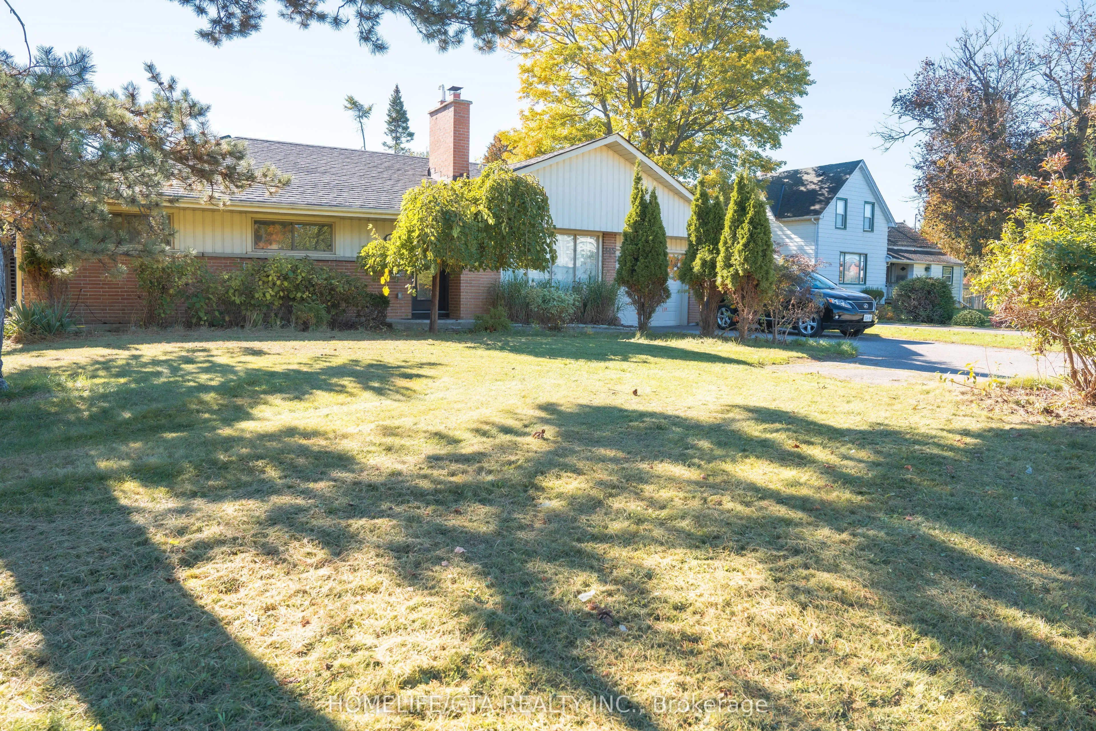 445 Rossland Road W