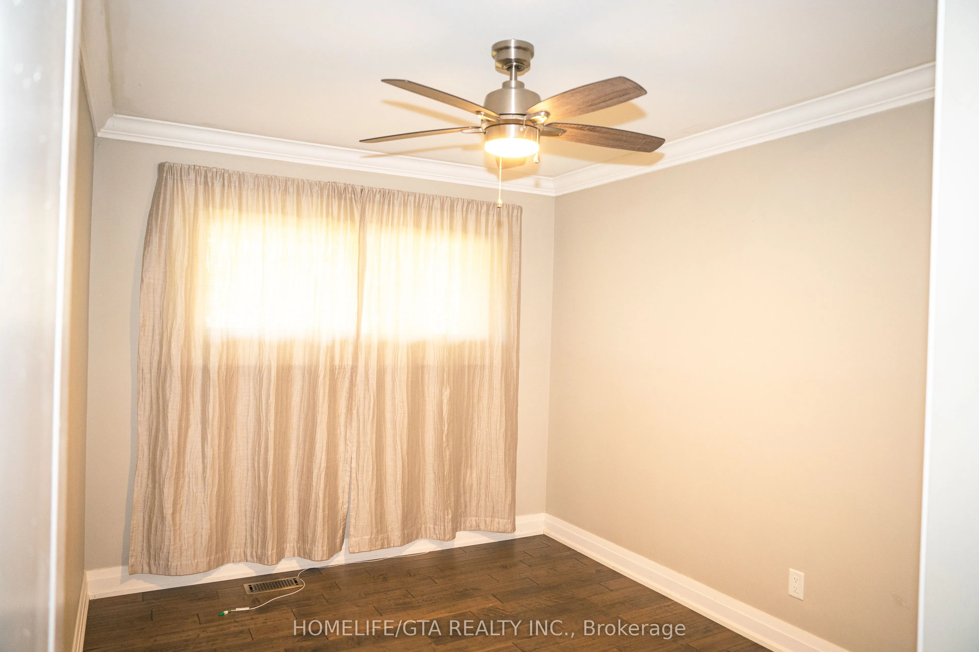 445 Rossland Road W