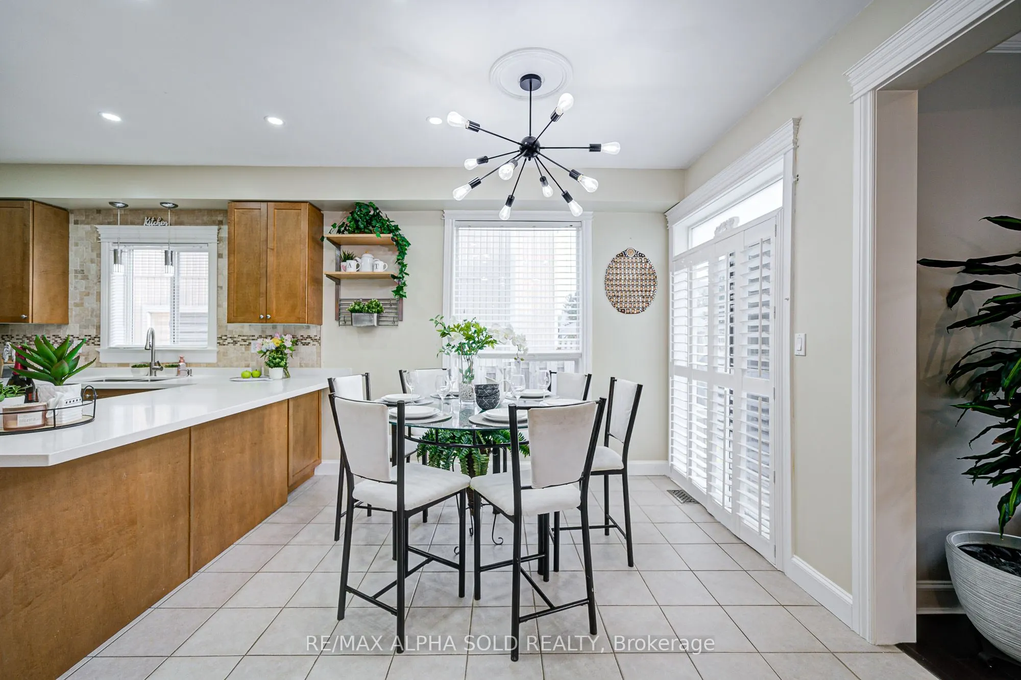 1184 Ashgrove Crescent