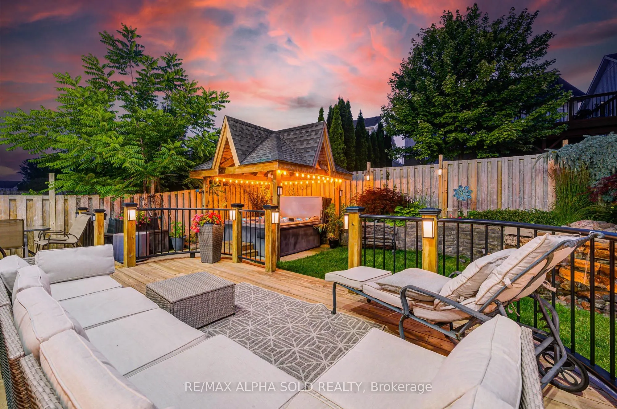 1184 Ashgrove Crescent