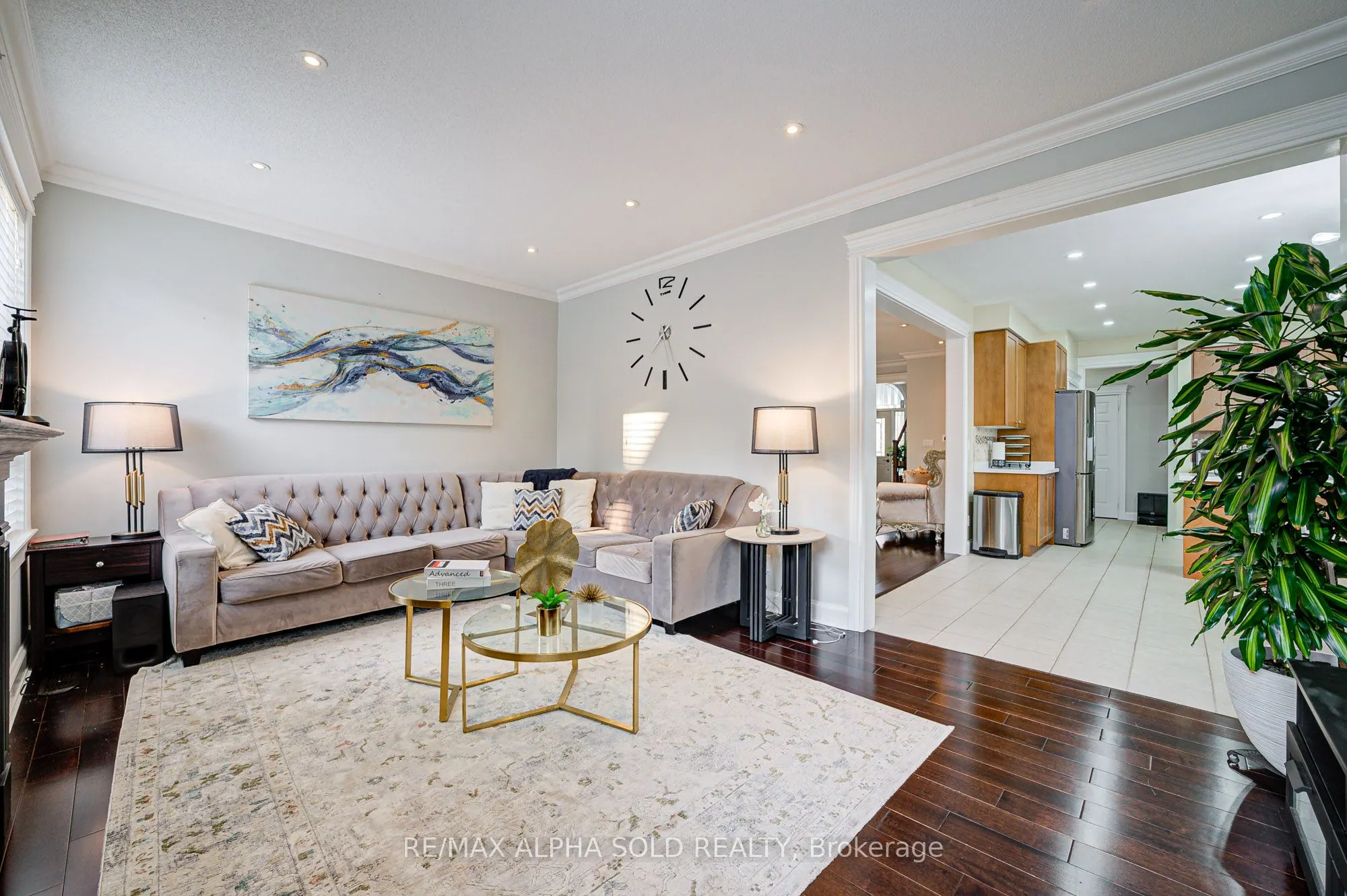 1184 Ashgrove Crescent