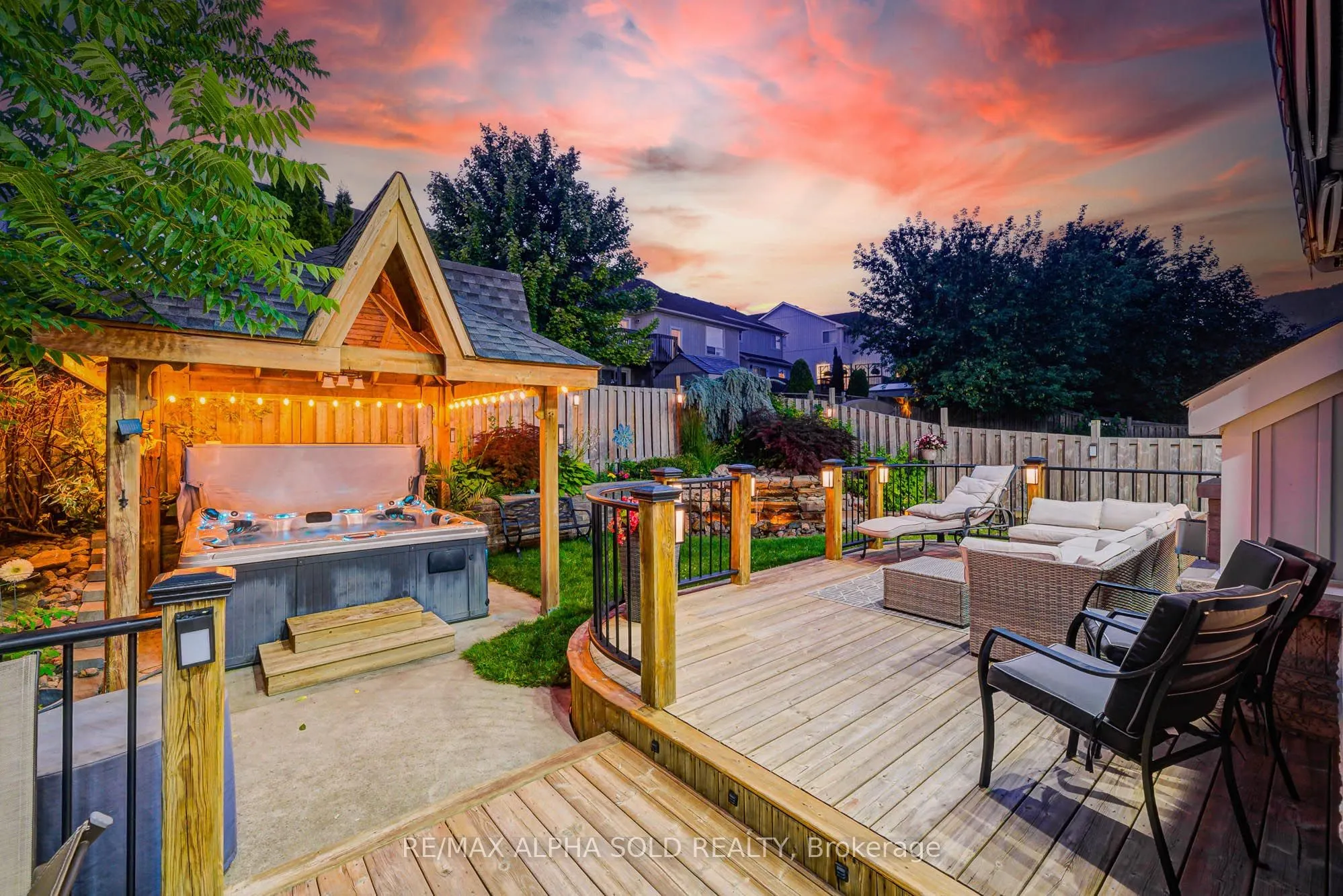 1184 Ashgrove Crescent