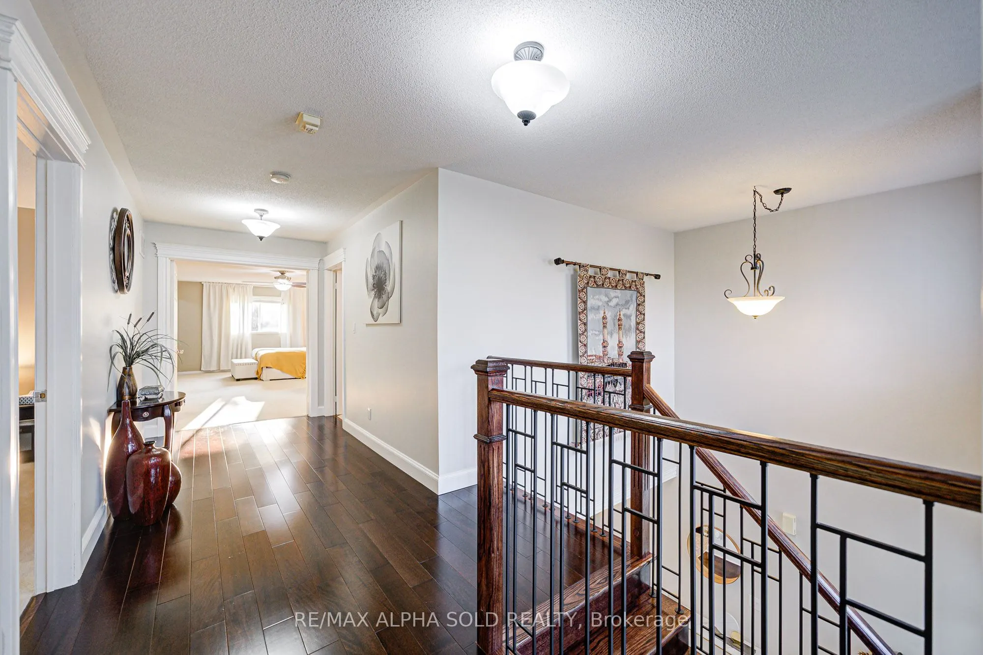 1184 Ashgrove Crescent