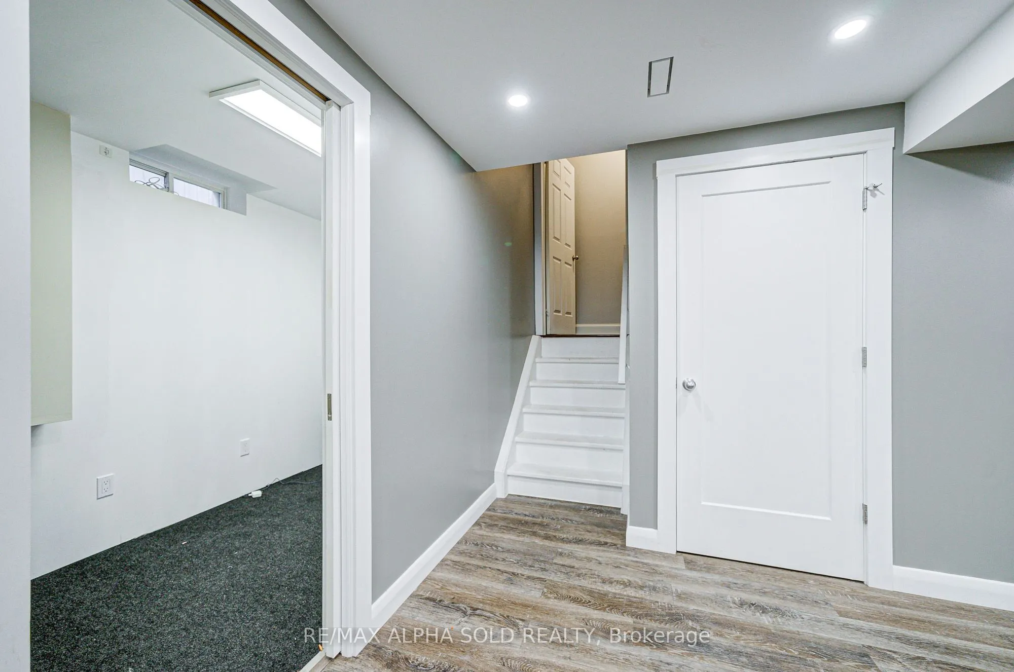 1184 Ashgrove Crescent