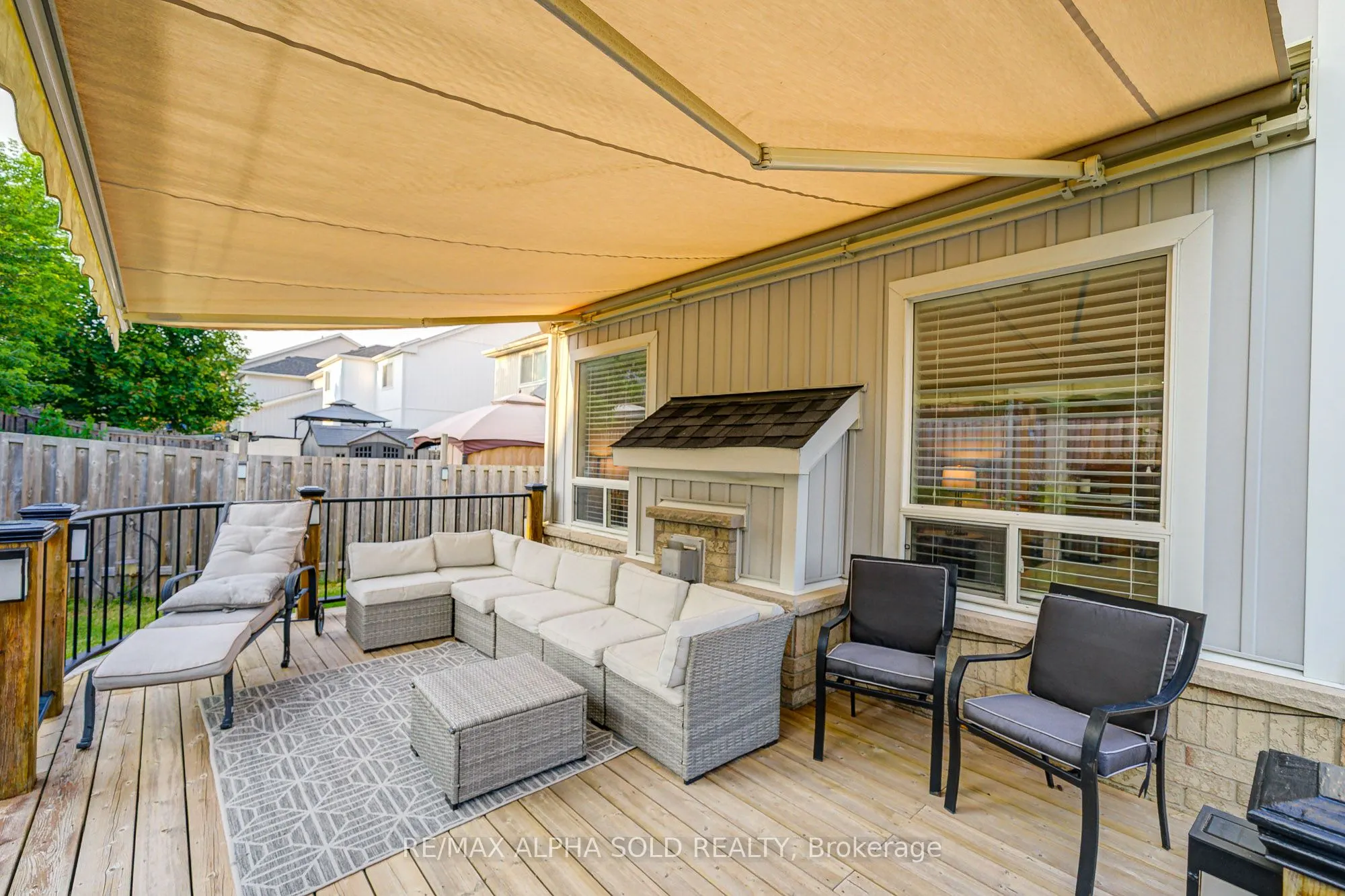 1184 Ashgrove Crescent