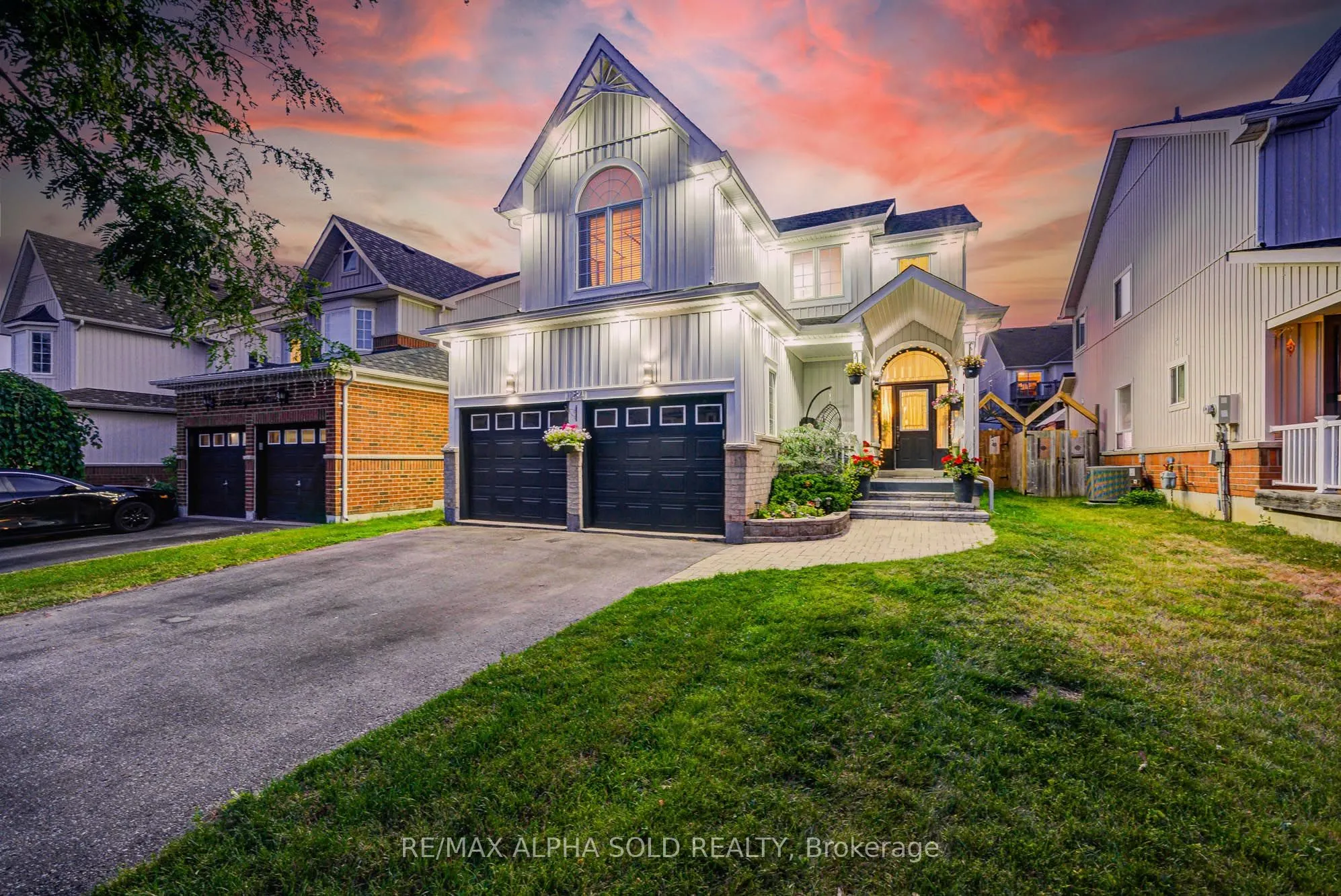 1184 Ashgrove Crescent