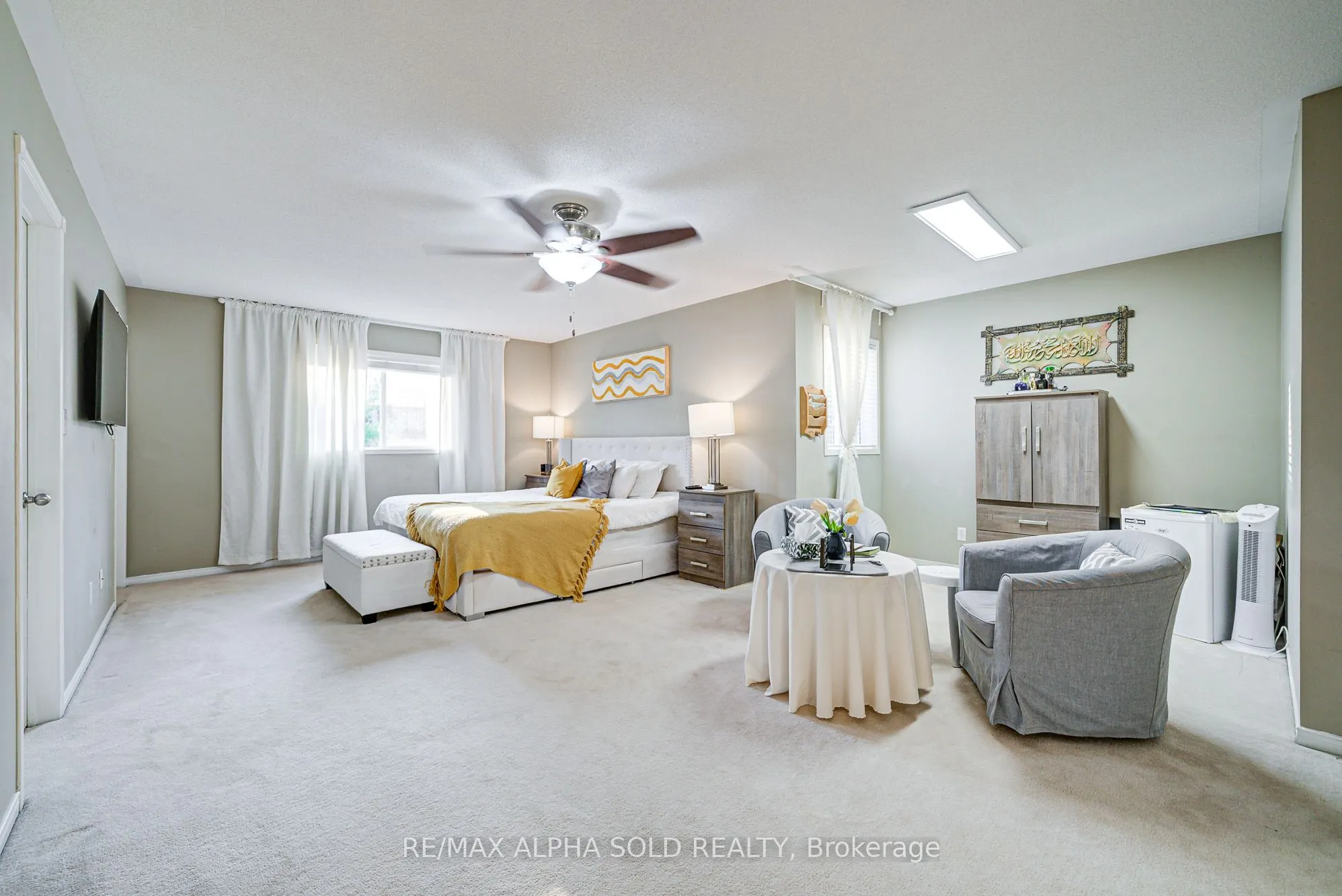 1184 Ashgrove Crescent