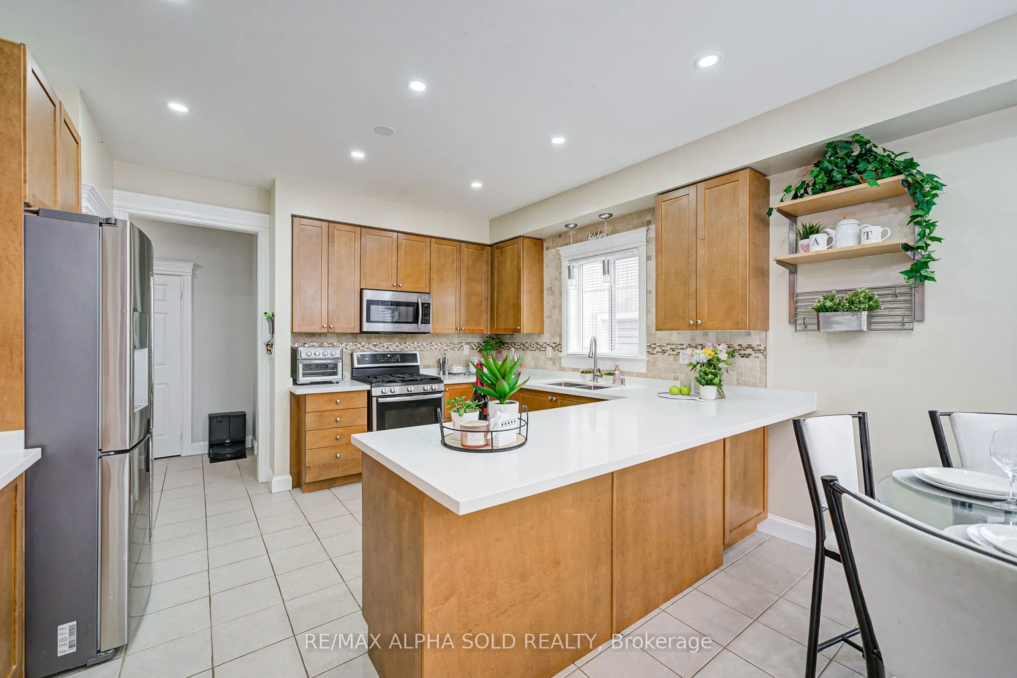 1184 Ashgrove Crescent