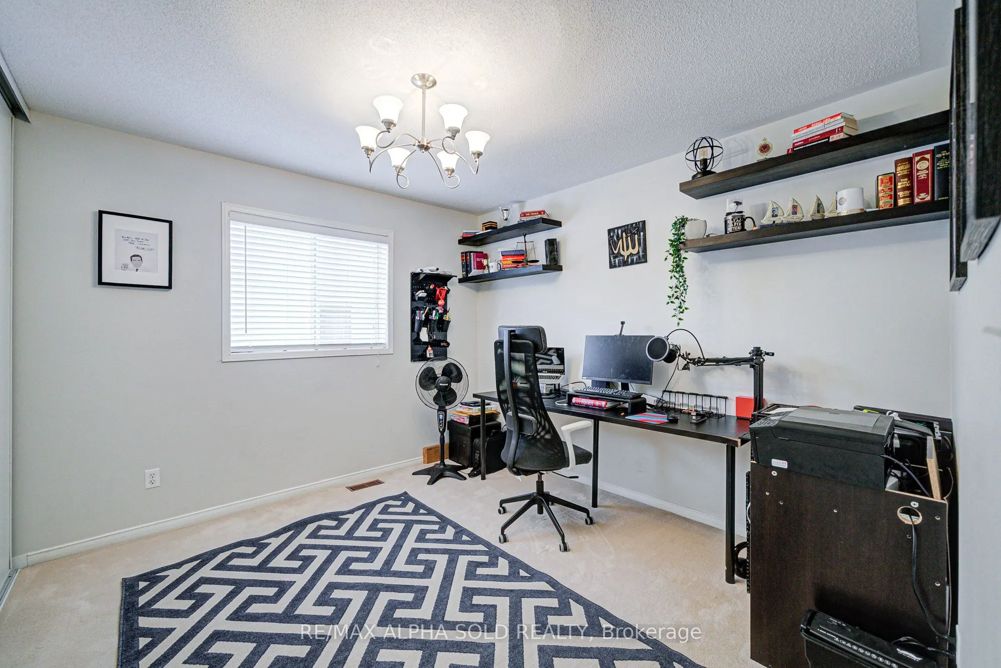 1184 Ashgrove Crescent