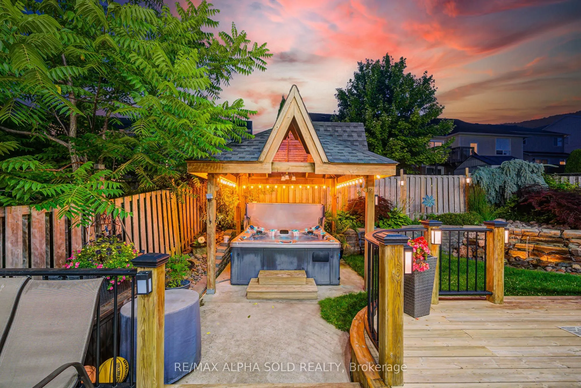1184 Ashgrove Crescent
