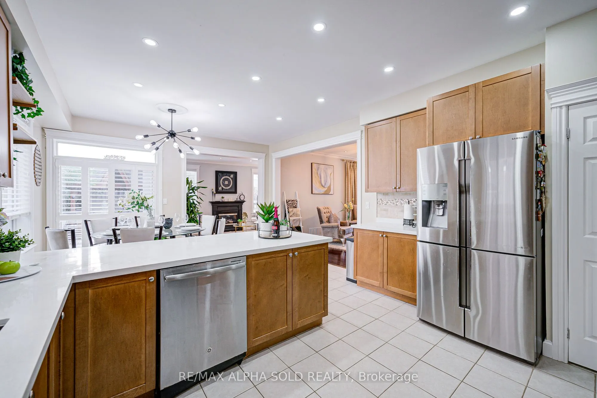 1184 Ashgrove Crescent