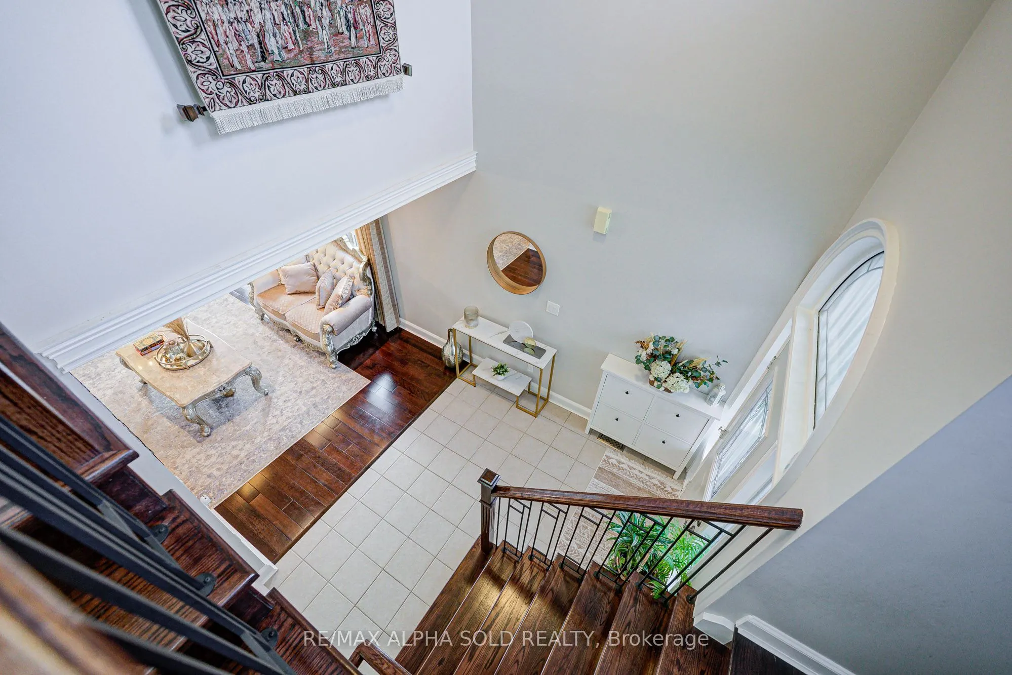 1184 Ashgrove Crescent