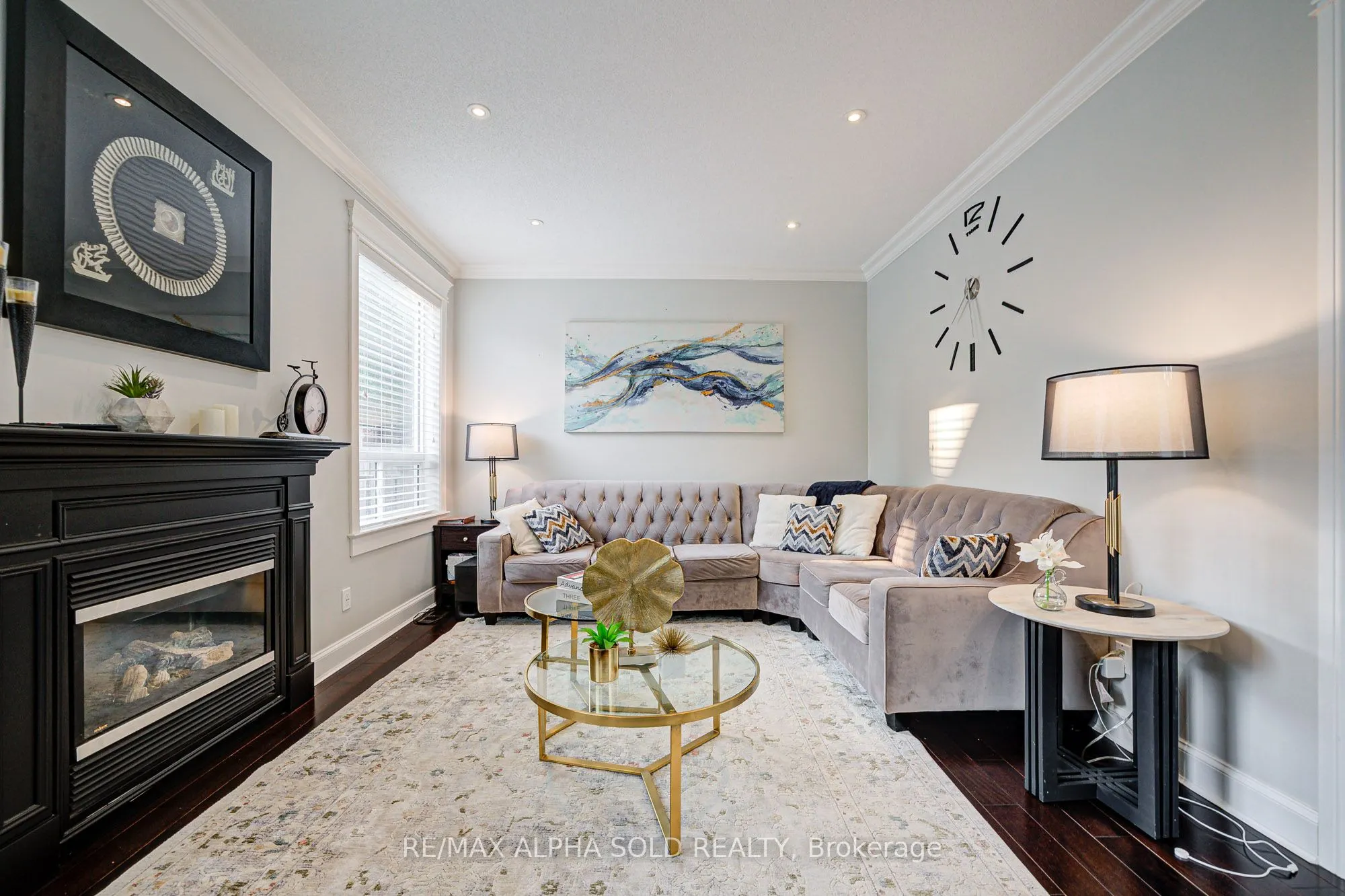 1184 Ashgrove Crescent