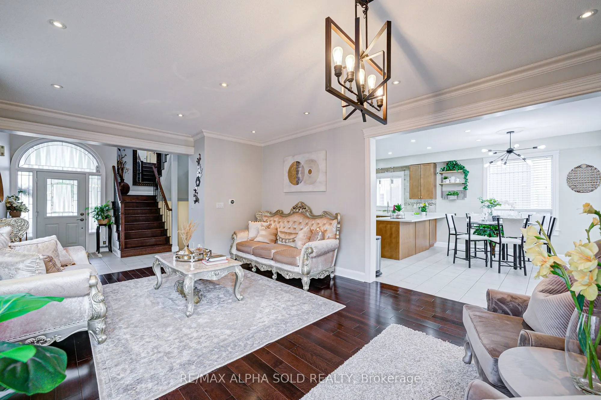 1184 Ashgrove Crescent