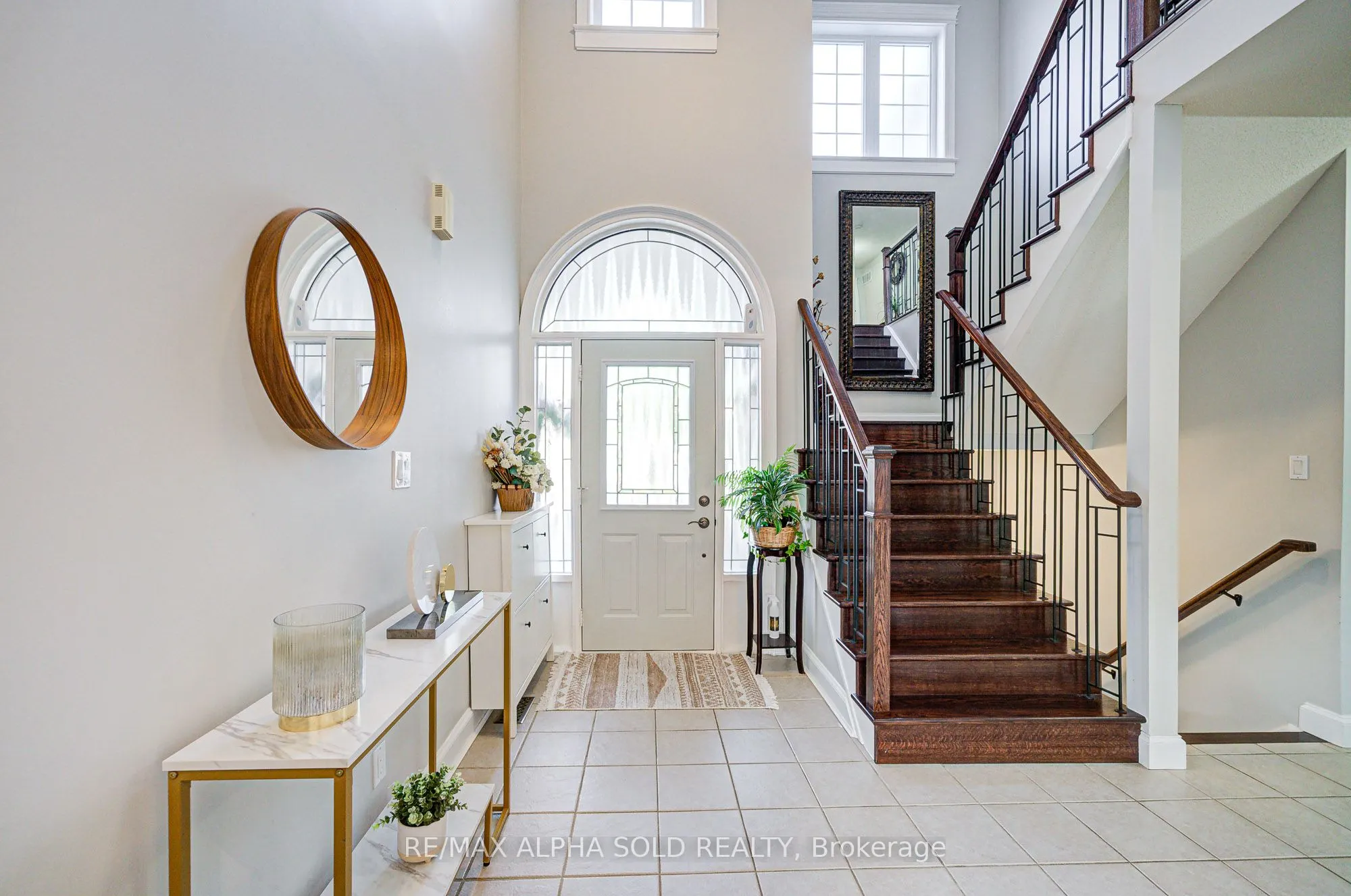 1184 Ashgrove Crescent