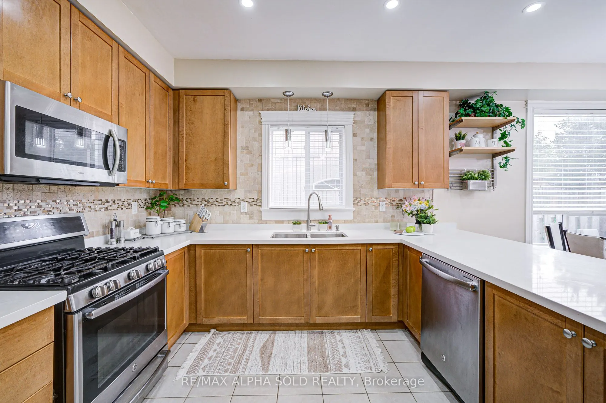 1184 Ashgrove Crescent