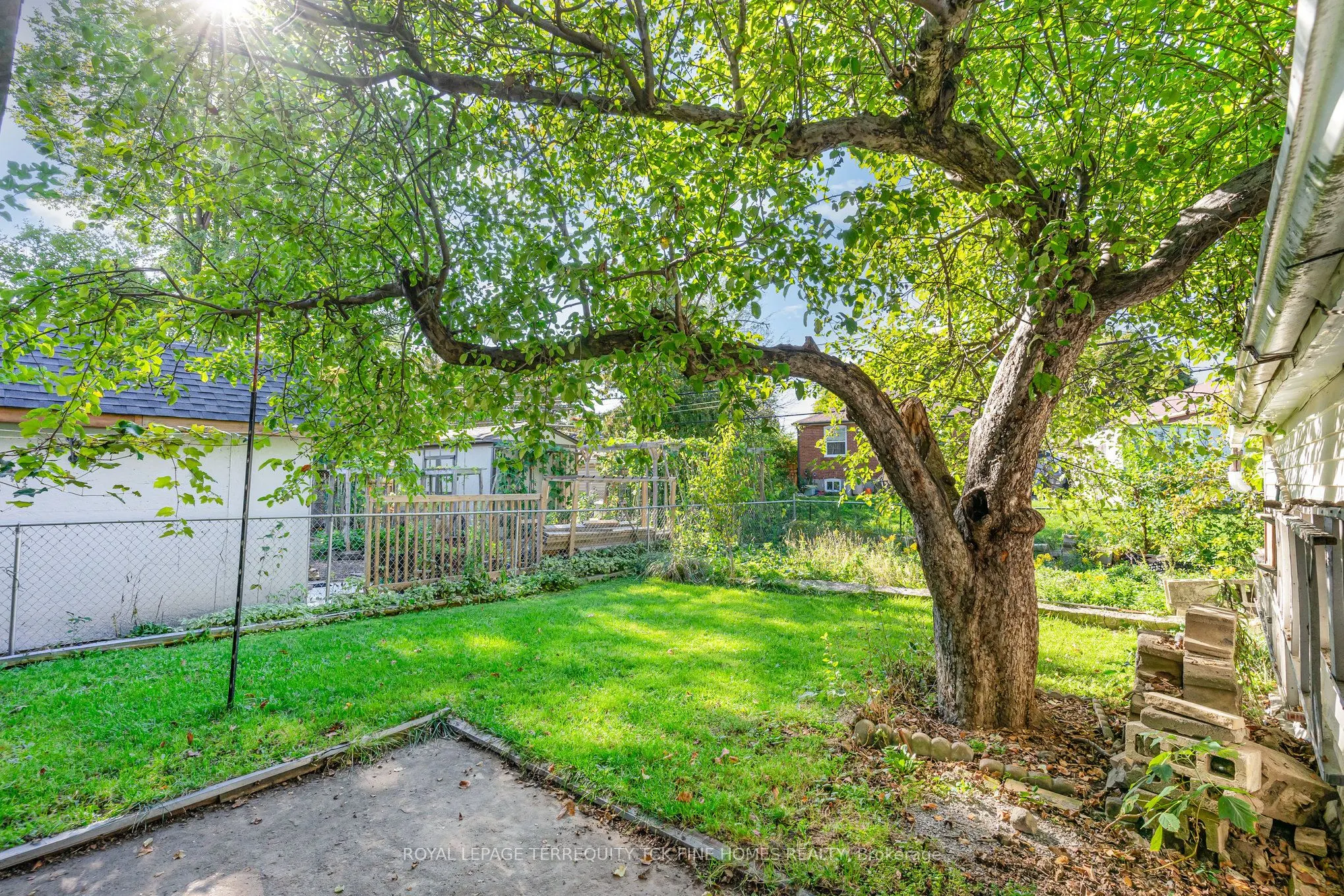 28 Lynvalley Crescent