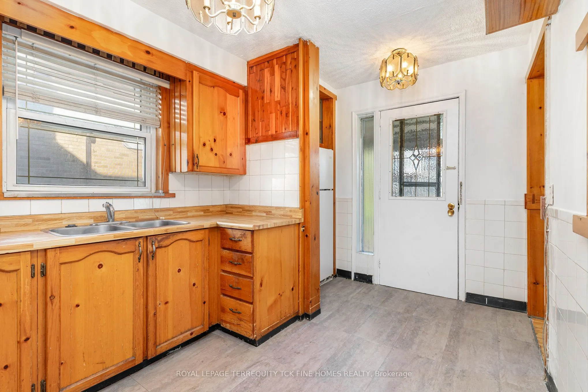 28 Lynvalley Crescent