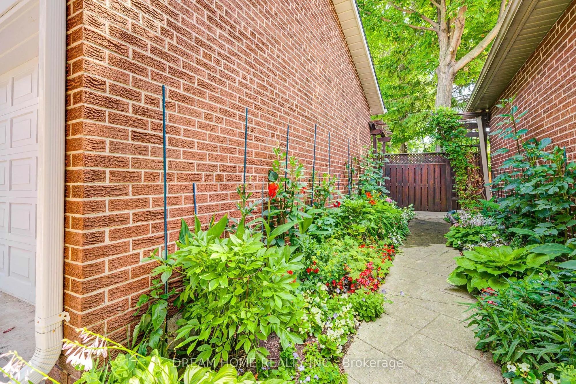 811 Huntingwood Drive