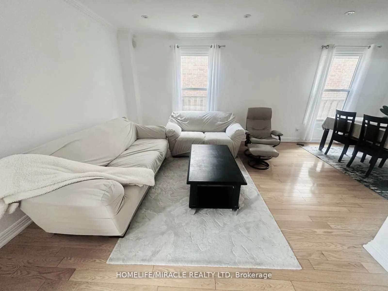9 Maresfield Drive N