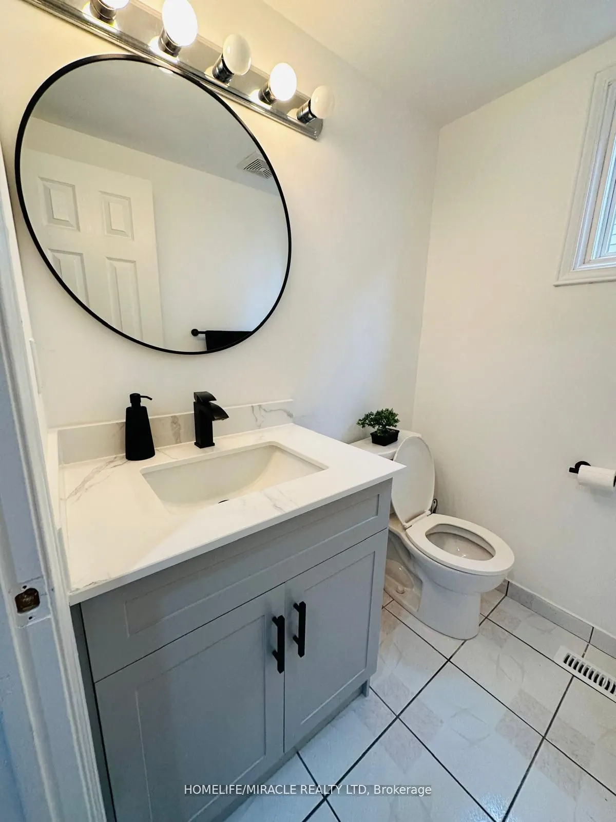 9 Maresfield Drive N