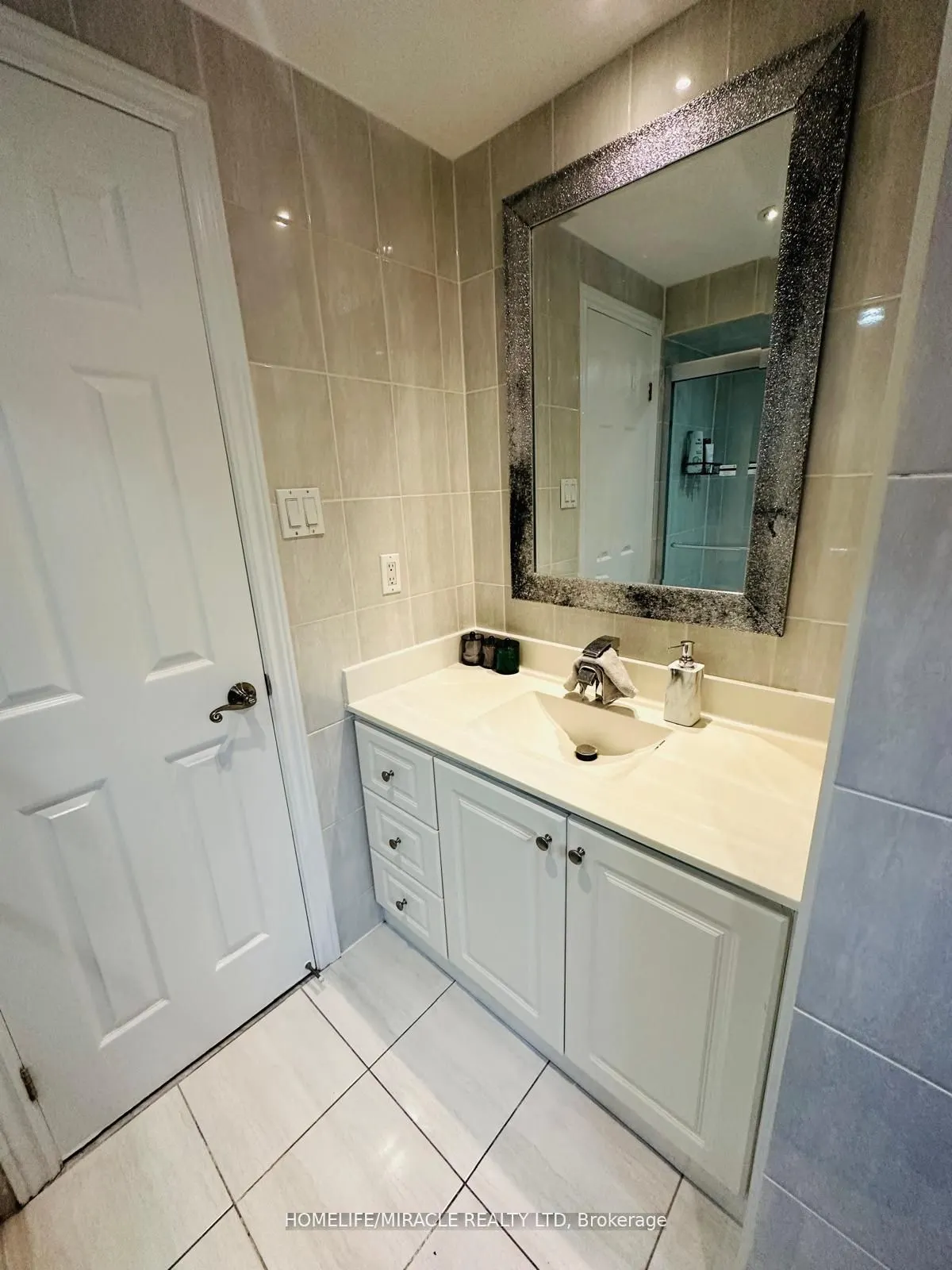 9 Maresfield Drive N