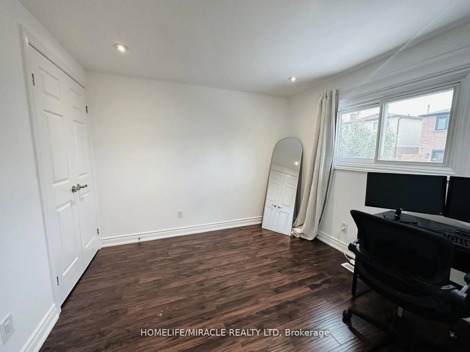 9 Maresfield Drive N
