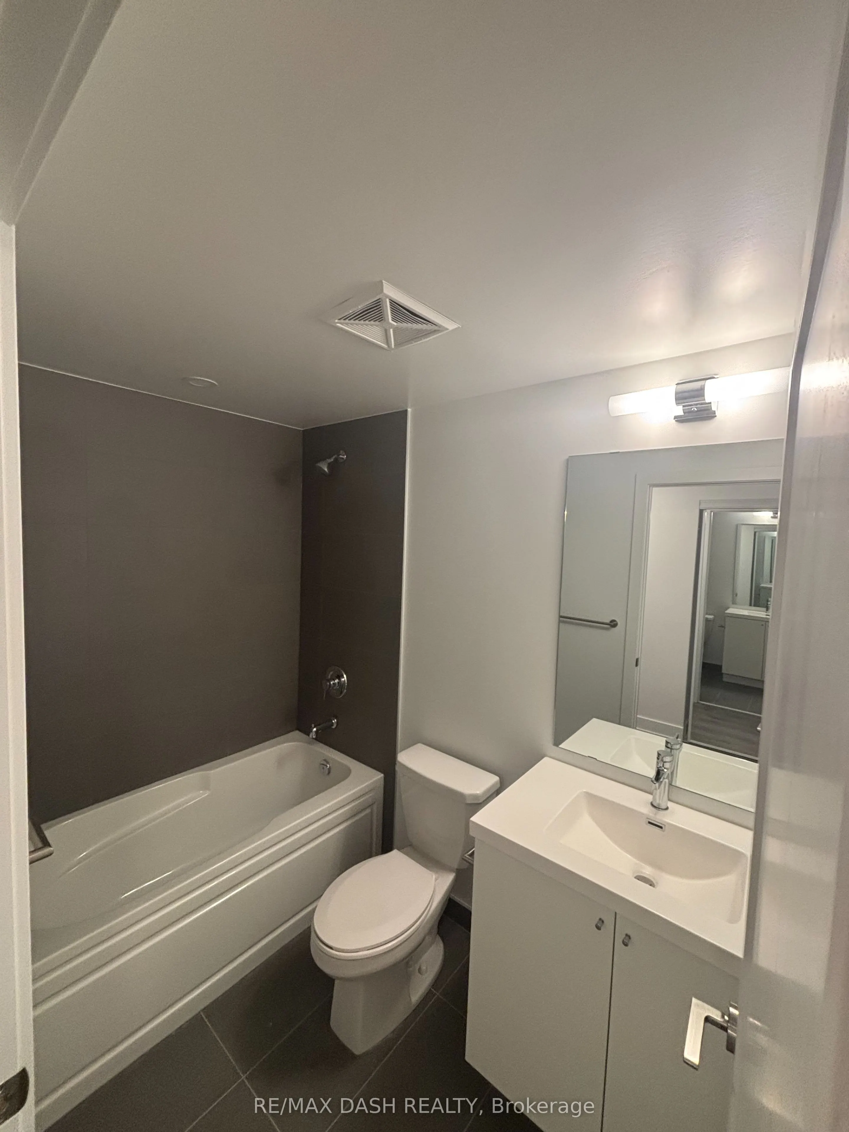 2545 Simcoe Street N, #526