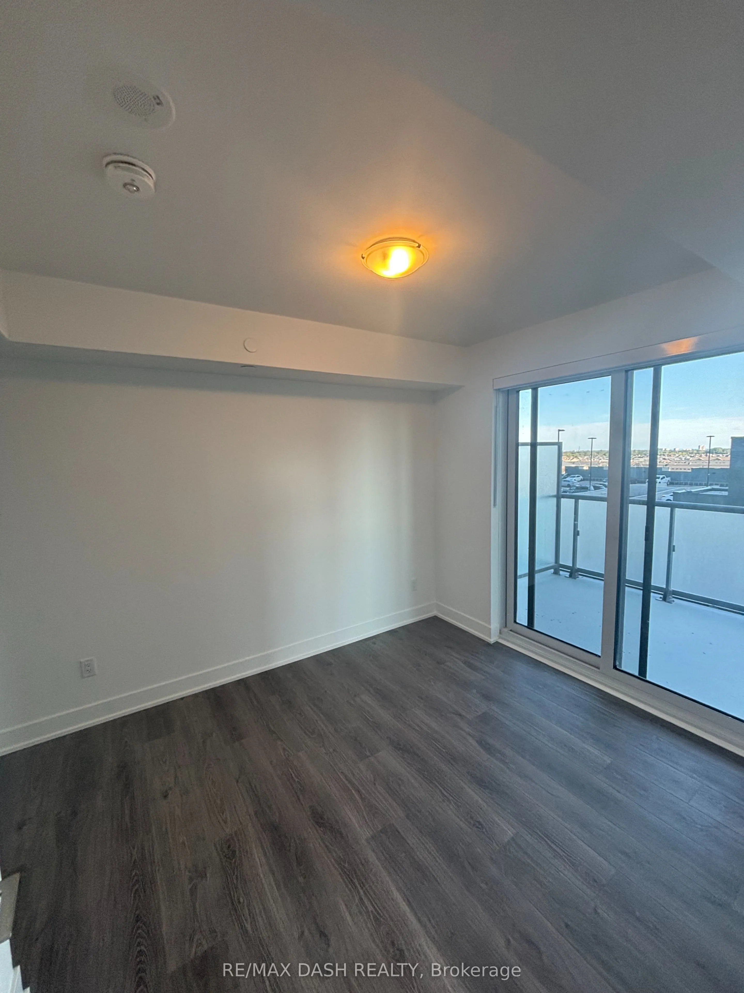 2545 Simcoe Street N, #526