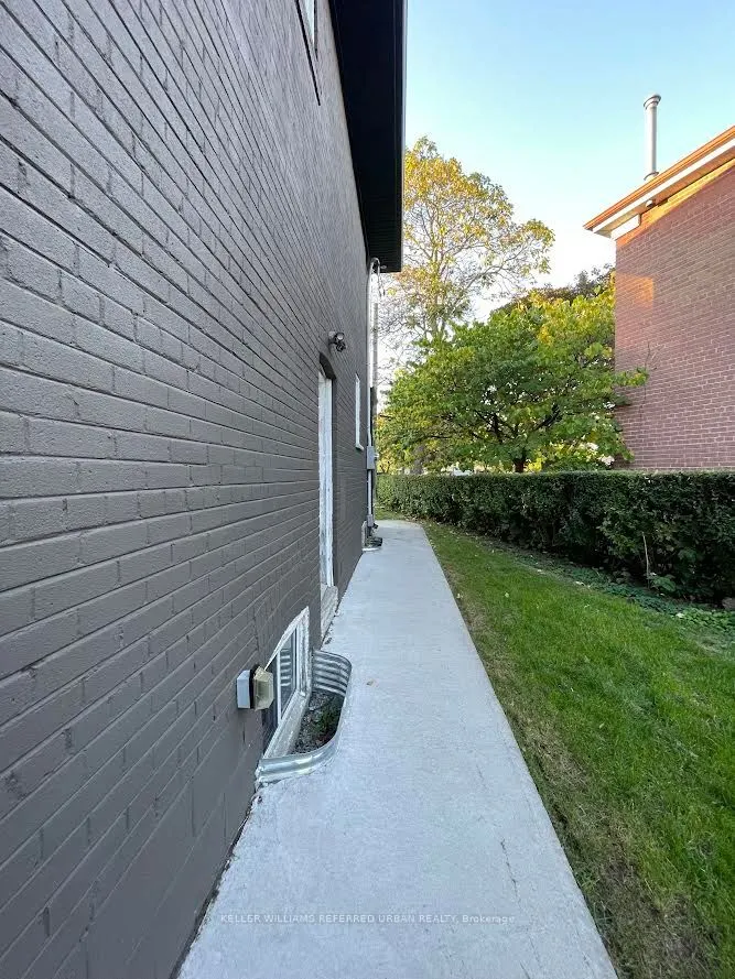 2 Leagrove Crescent