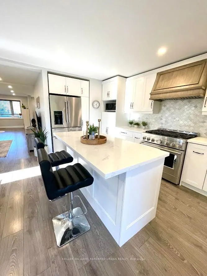 2 Leagrove Crescent