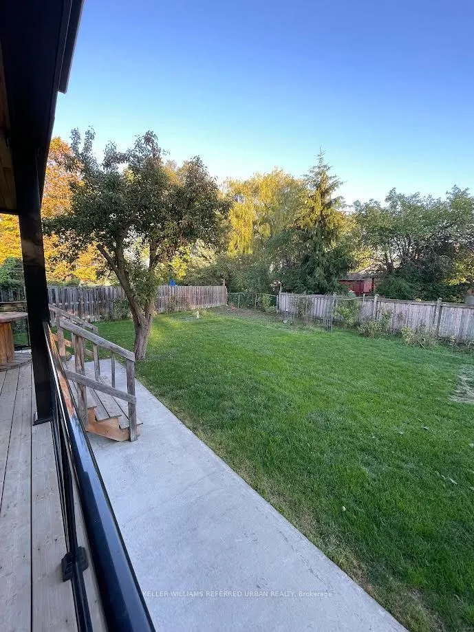 2 Lea Grove Crescent