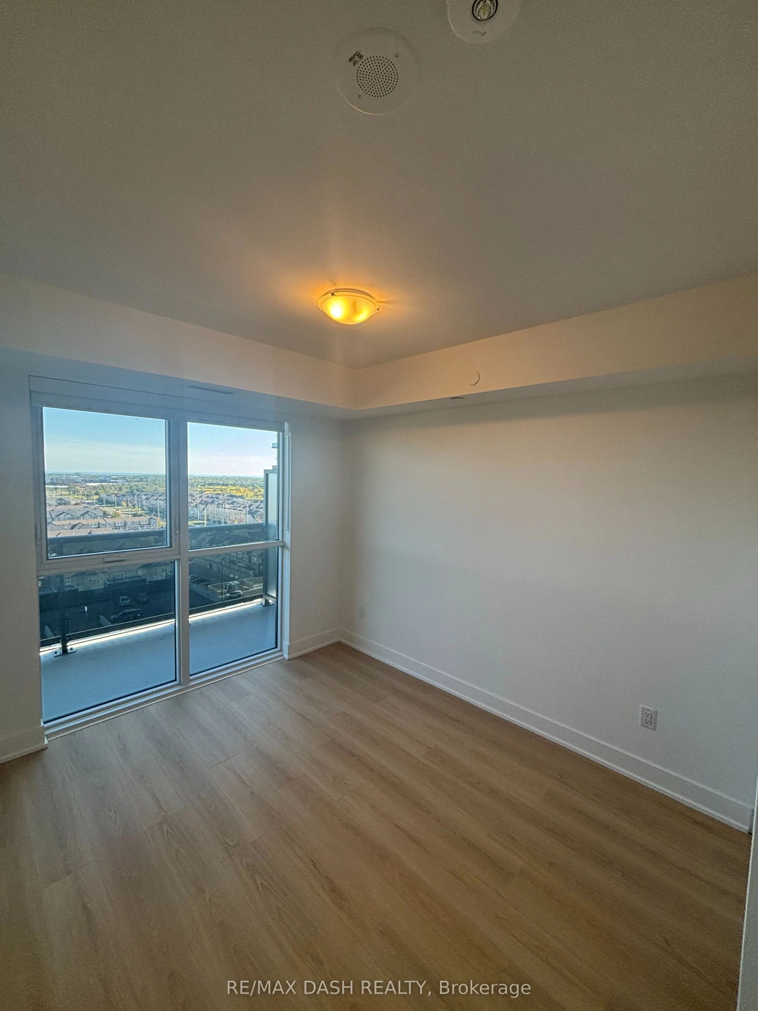 2545 Simcoe Street N, #1142