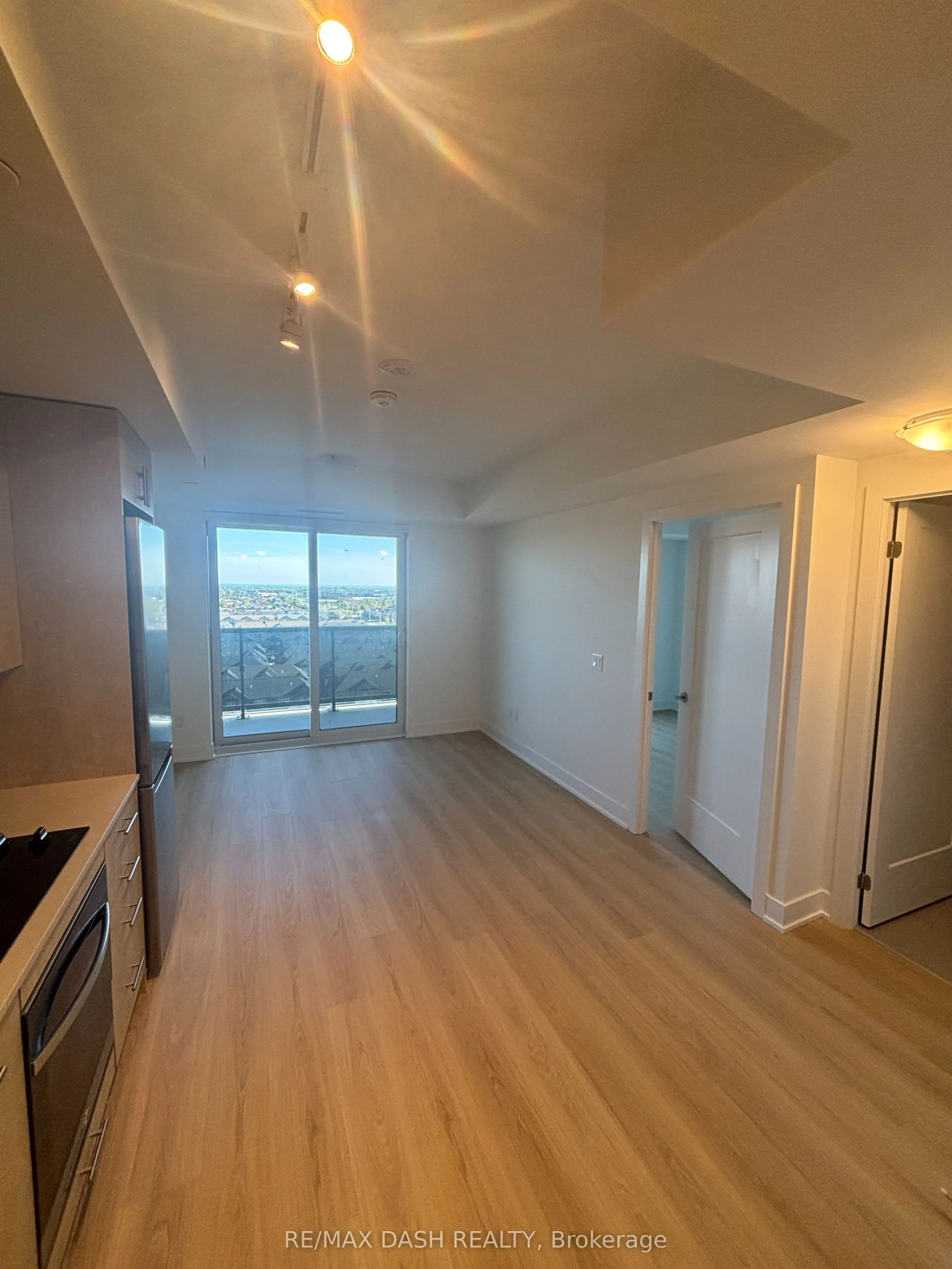 2545 Simcoe Street N, #1142