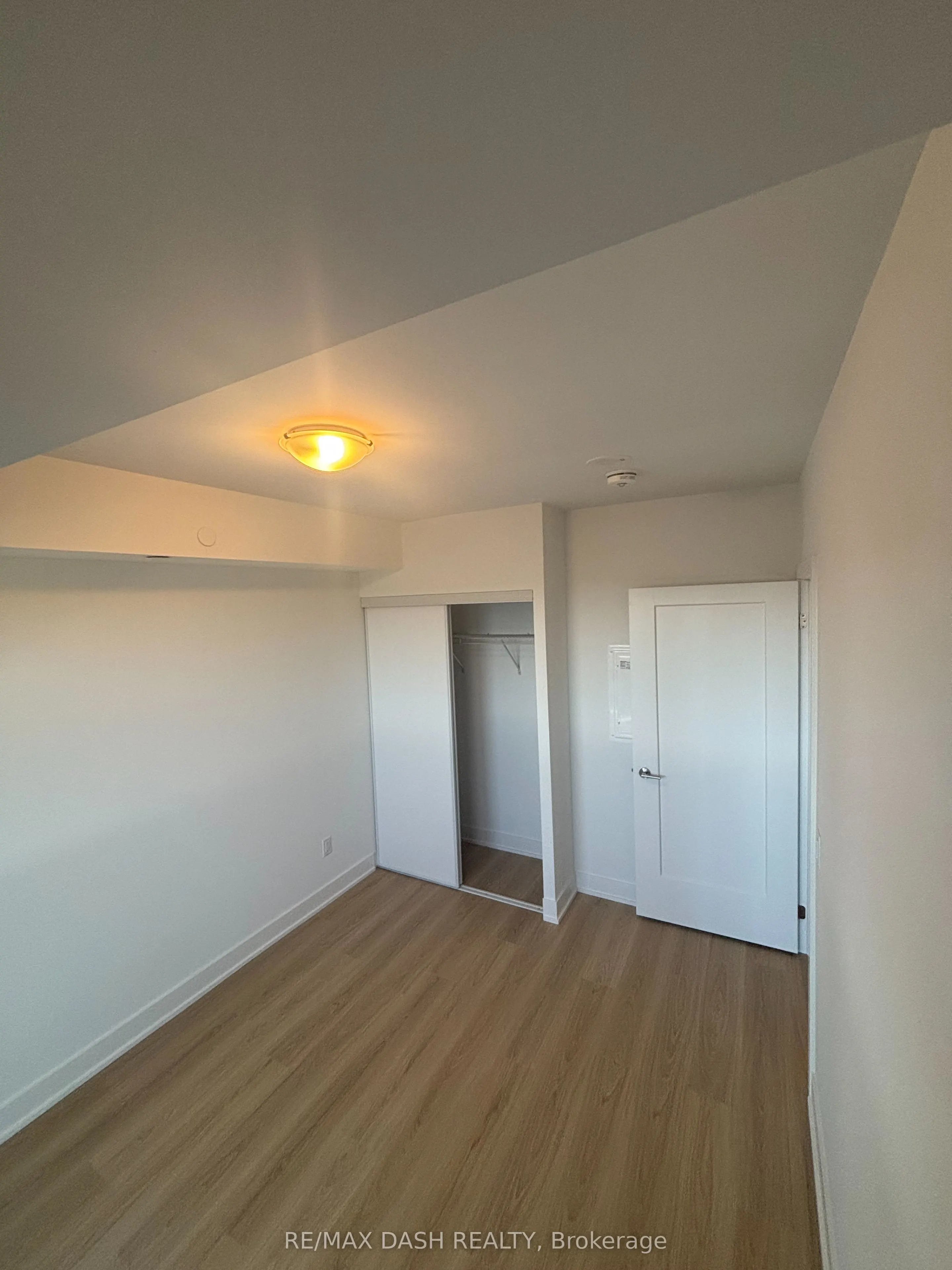 2545 Simcoe Street N, #1142
