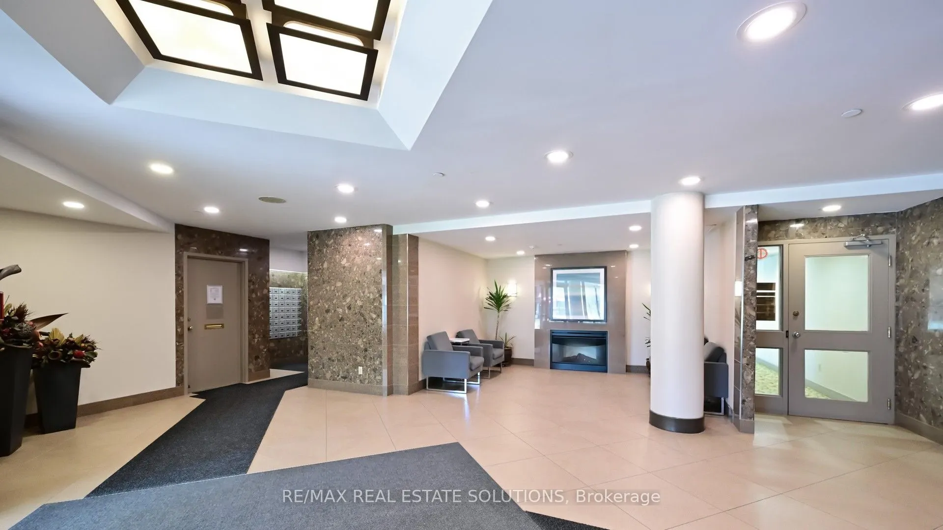 330 Alton Towers Circle, #1611