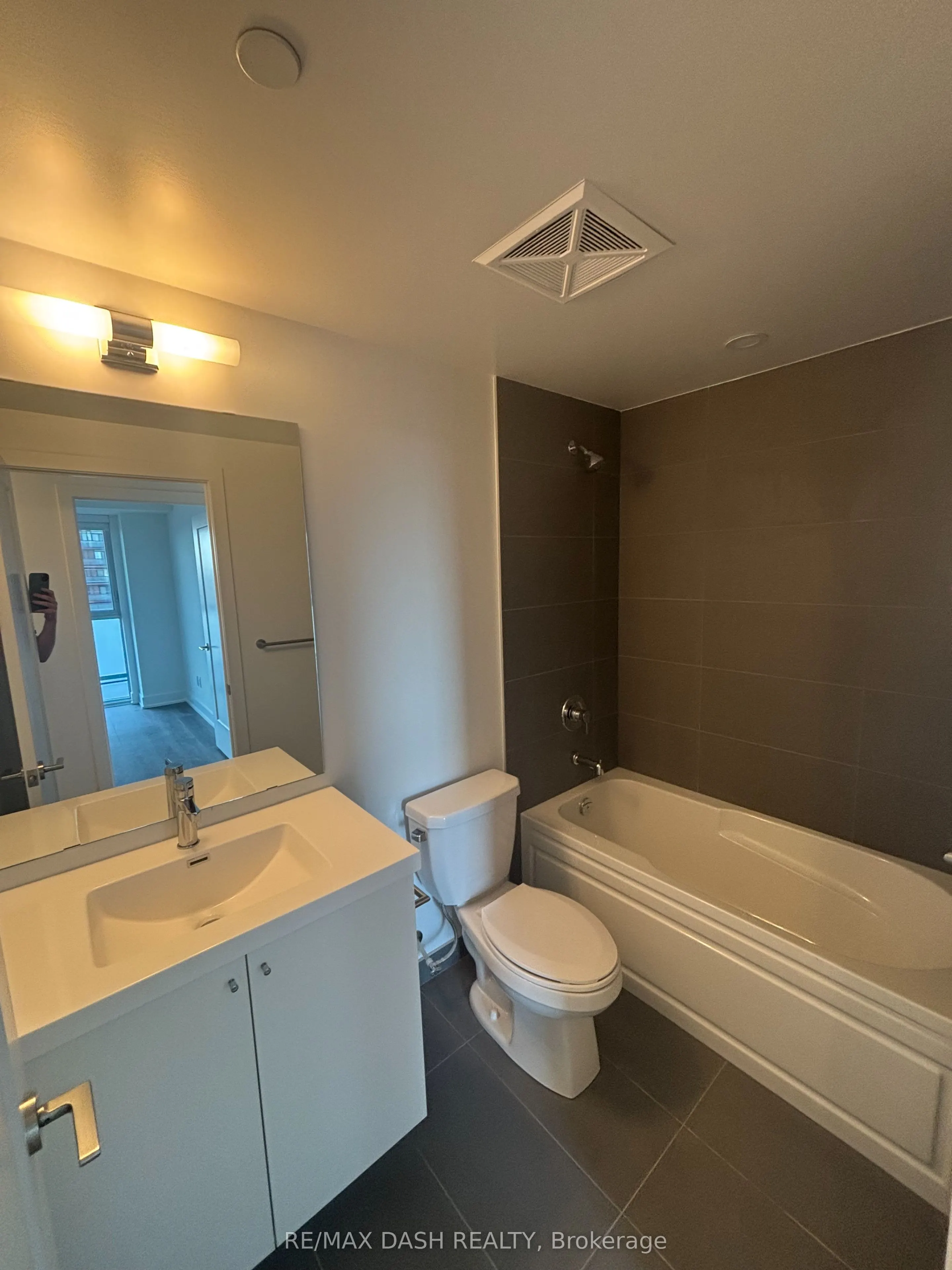 2425 Simcoe Street N, #1041