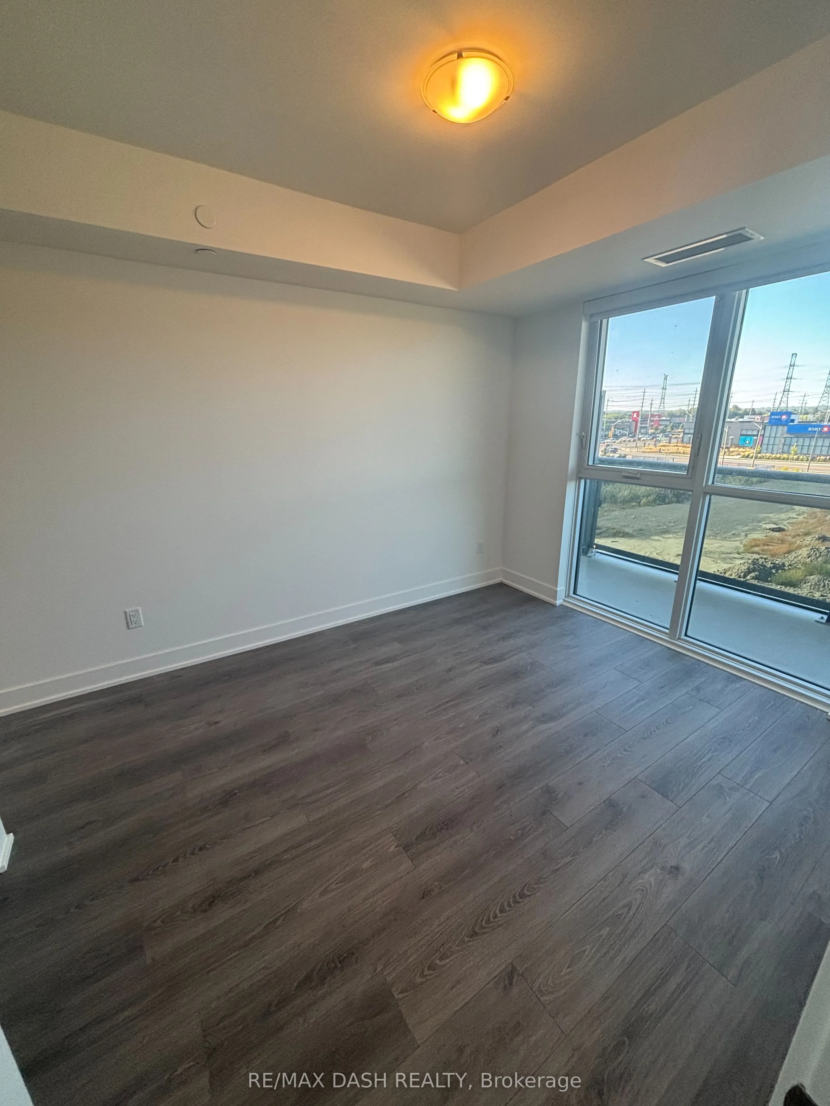 2545 Simcoe Street N, #433
