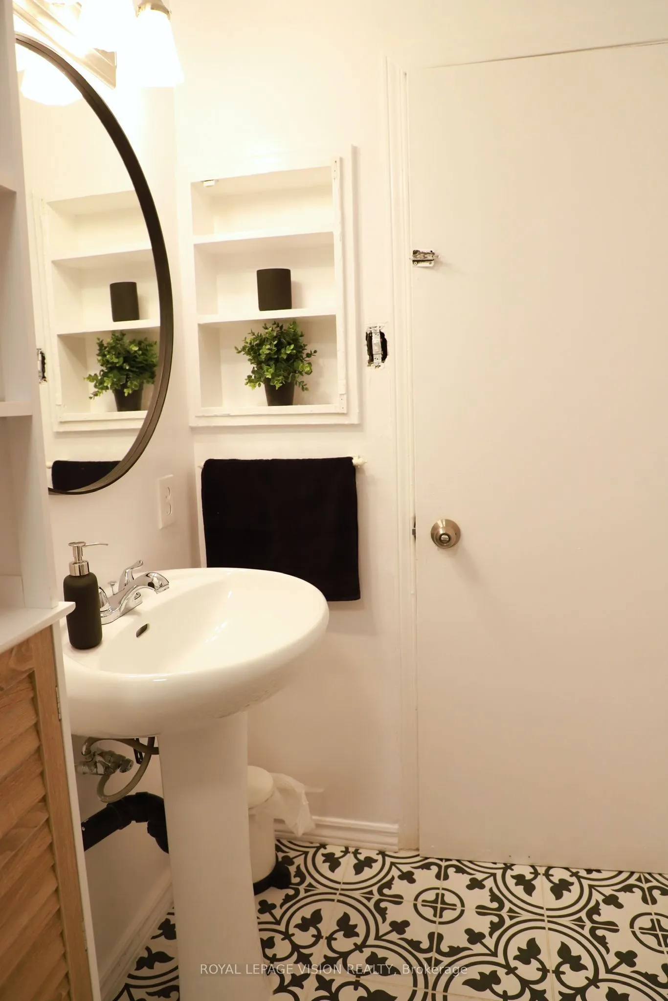 1242 Danforth Avenue, #Upper